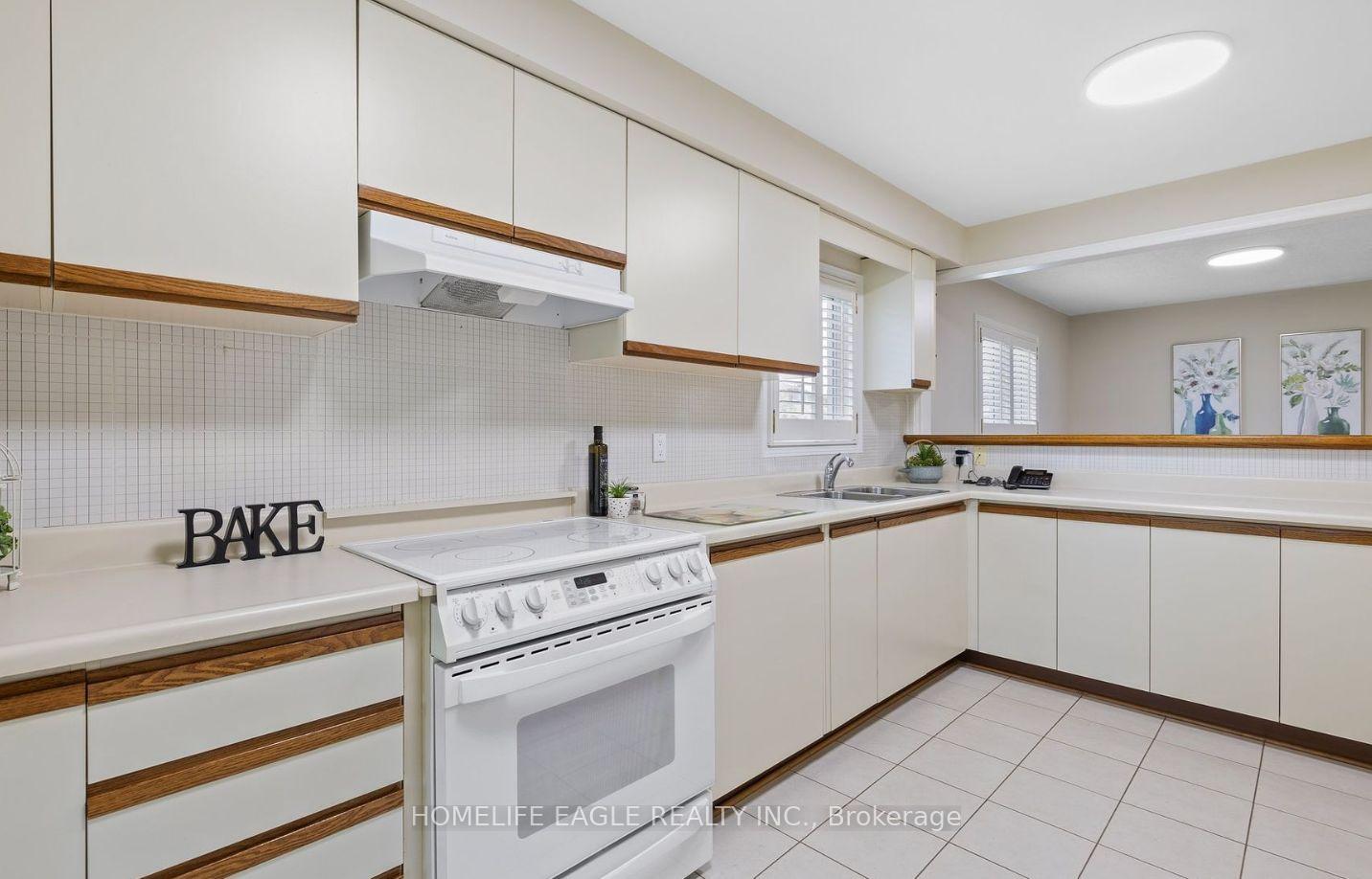 Photo 13 of 263 Clover Leaf Street, Vaughan, East Woodbridge — HOMEH