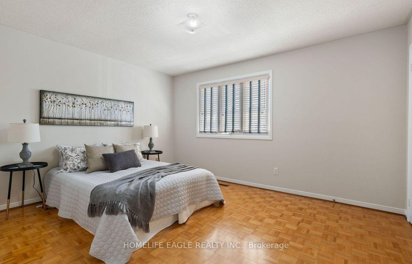 Photo 5 of 263 Clover Leaf Street, Vaughan, East Woodbridge — HOMEH