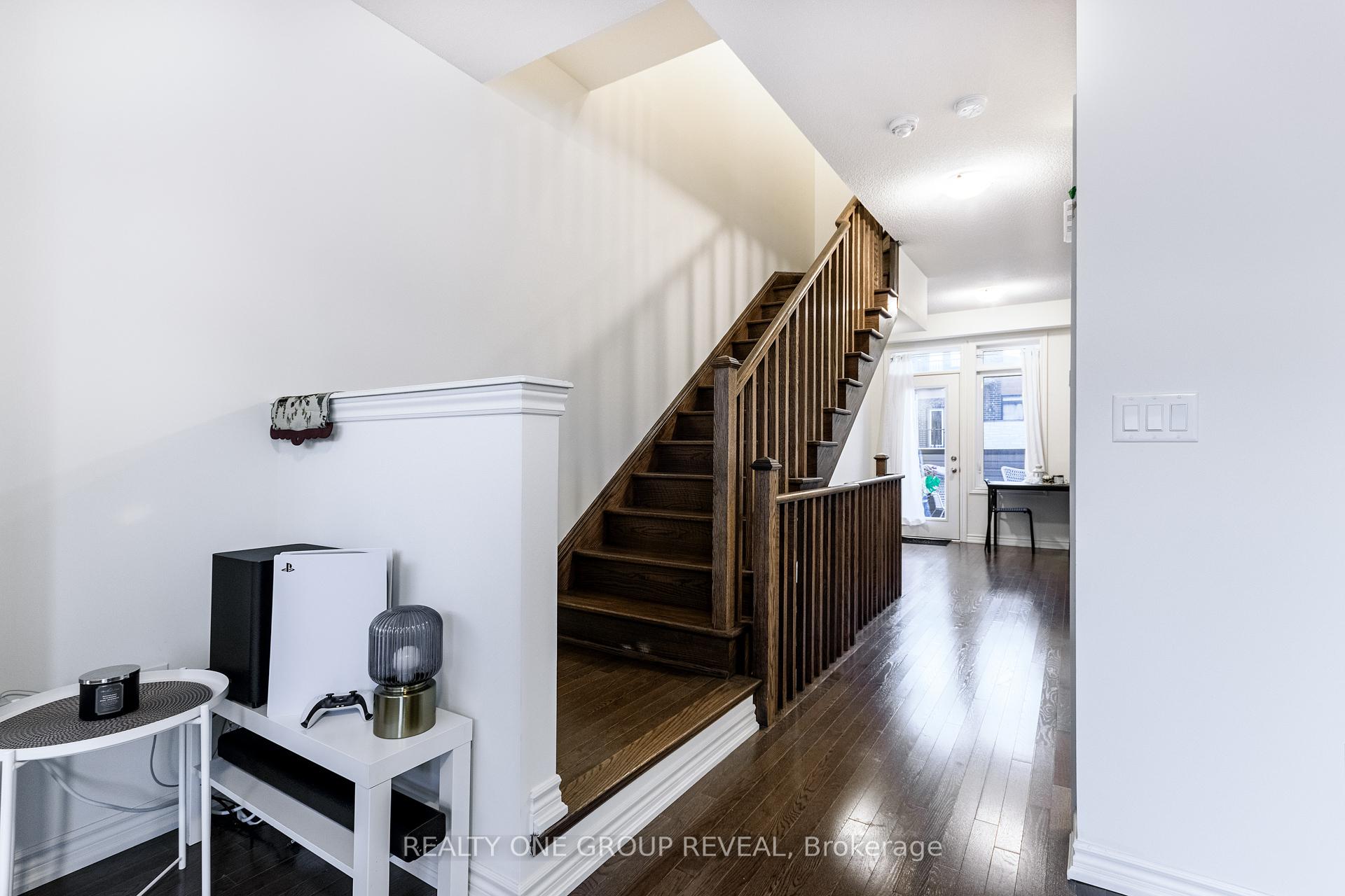 Photo 6 of 526 Danks Ridge Drive, Ajax, South East — HOMEH