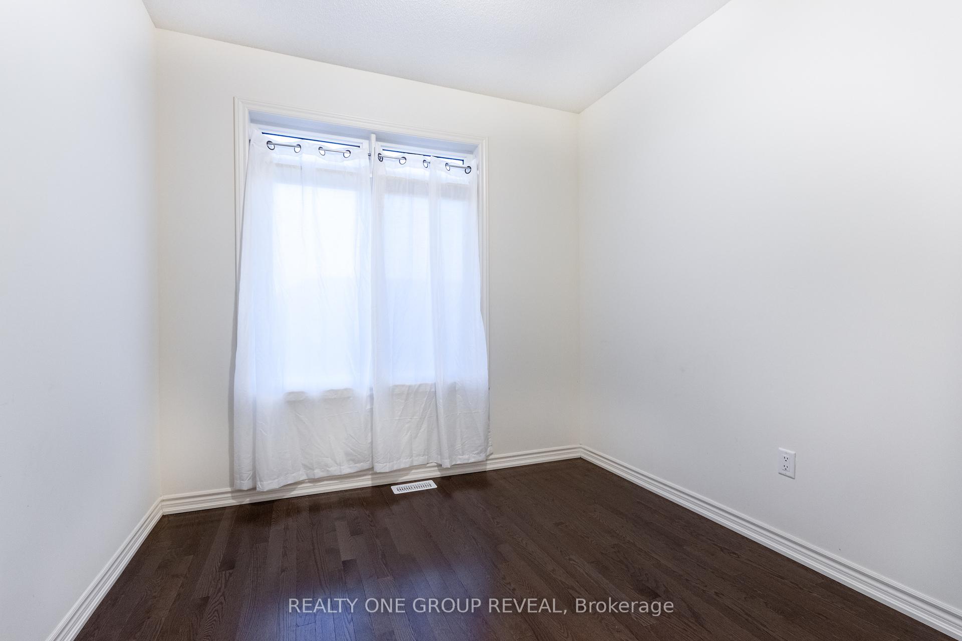 Photo 16 of 526 Danks Ridge Drive, Ajax, South East — HOMEH