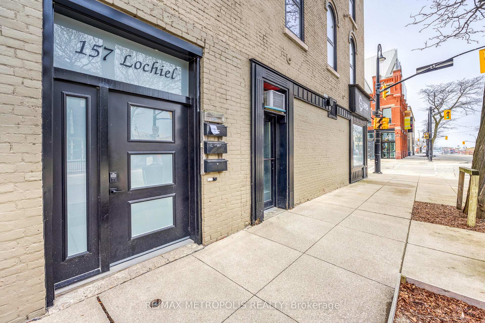 Photo 4 of Unit #2 (Upper), 157 Lochiel Street, Sarnia — HOMEH