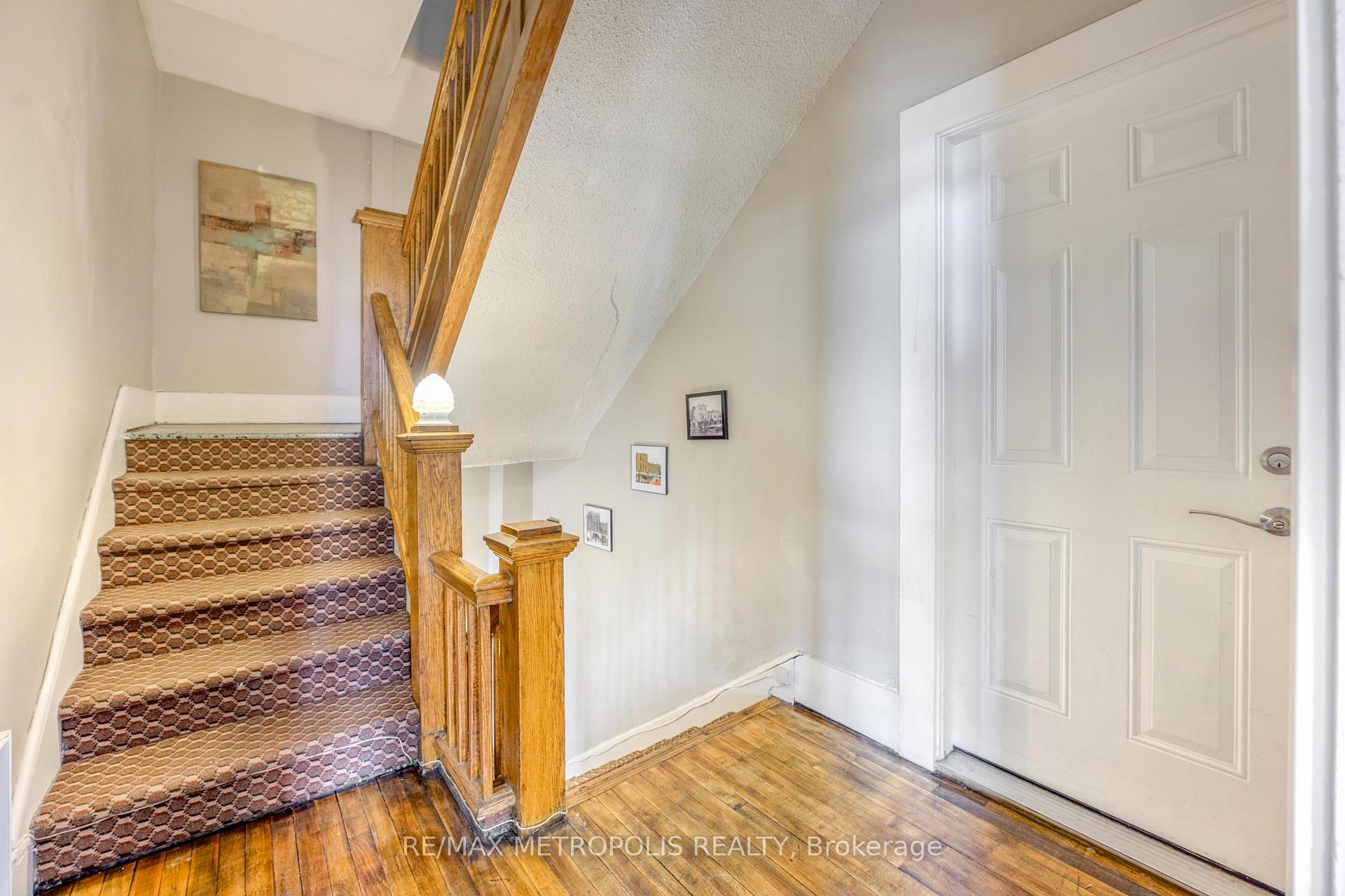 Photo 6 of Unit #2 (Upper), 157 Lochiel Street, Sarnia — HOMEH