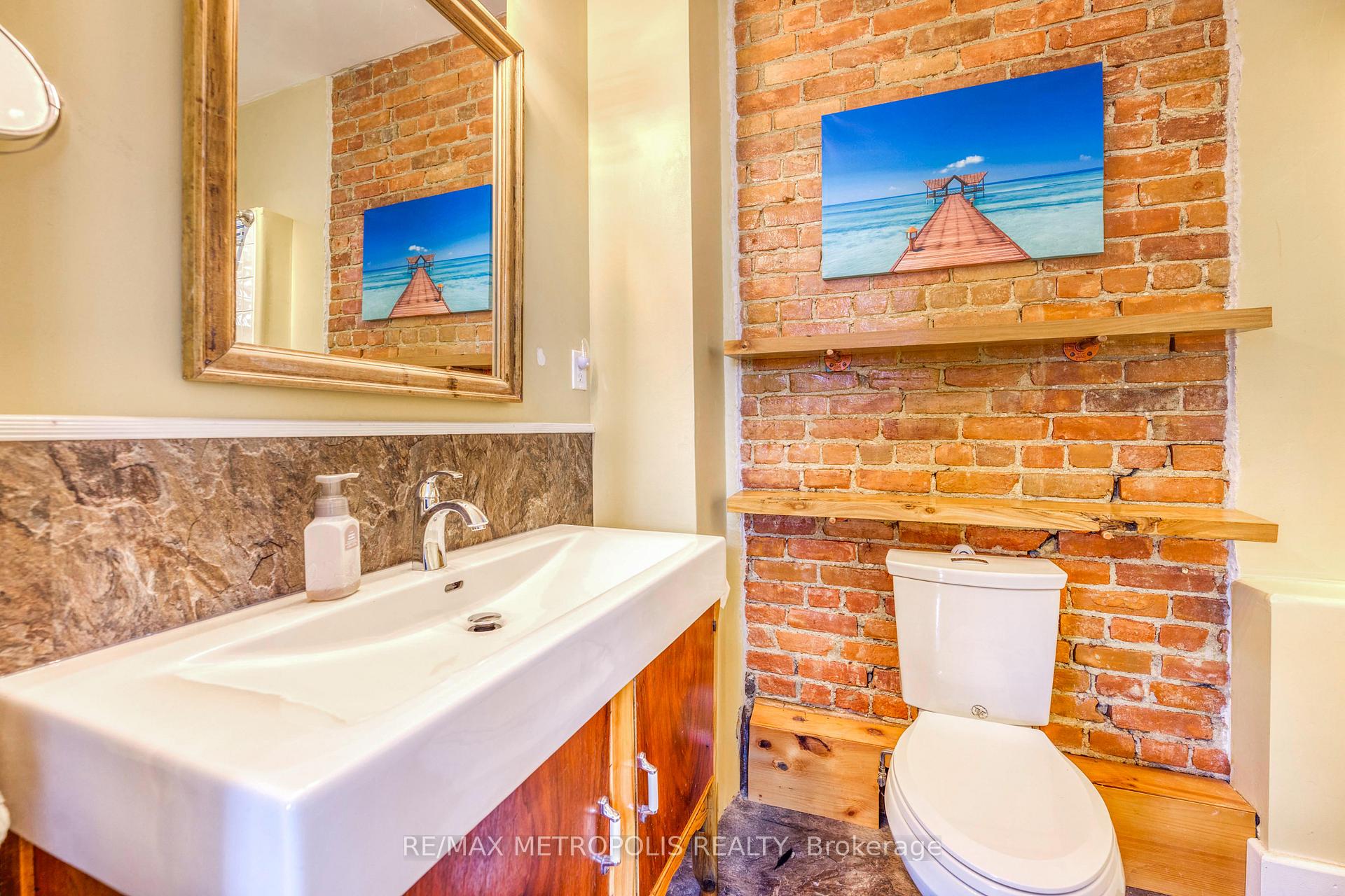 Photo 28 of Unit #2 (Upper), 157 Lochiel Street, Sarnia — HOMEH