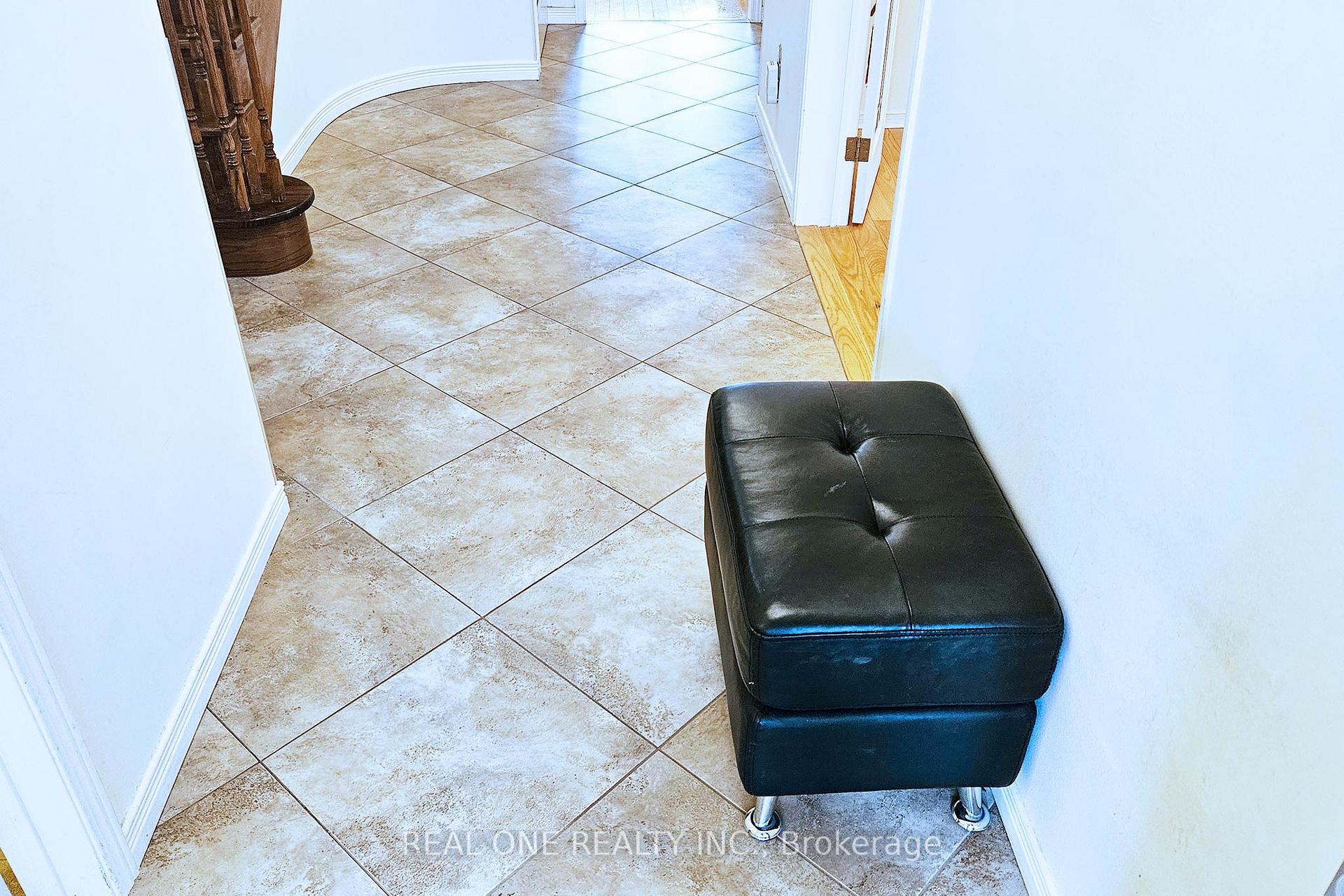 Photo 2 of 25 Bendamere Crescent, Markham, Raymerville — HOMEH