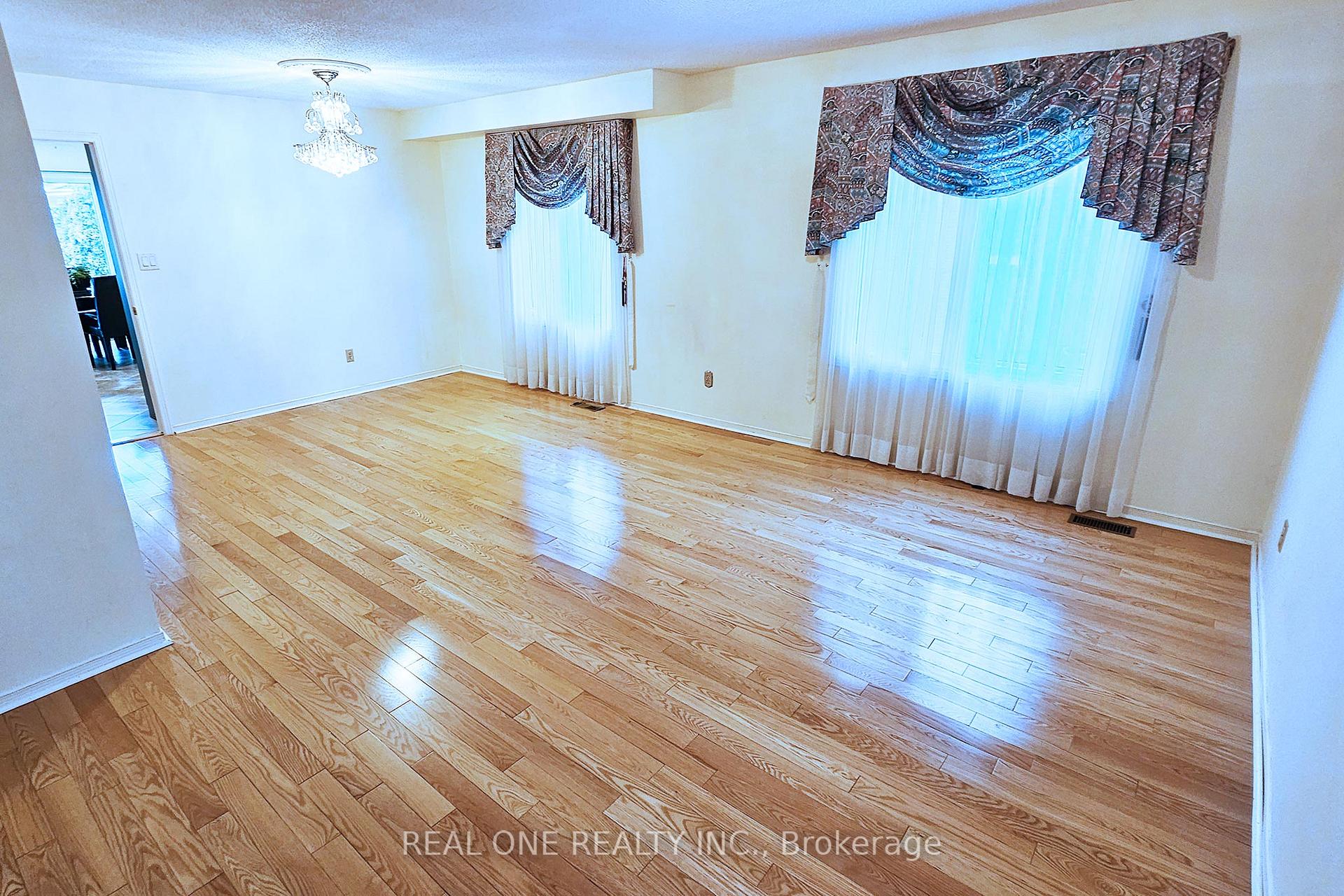 Photo 7 of 25 Bendamere Crescent, Markham, Raymerville — HOMEH