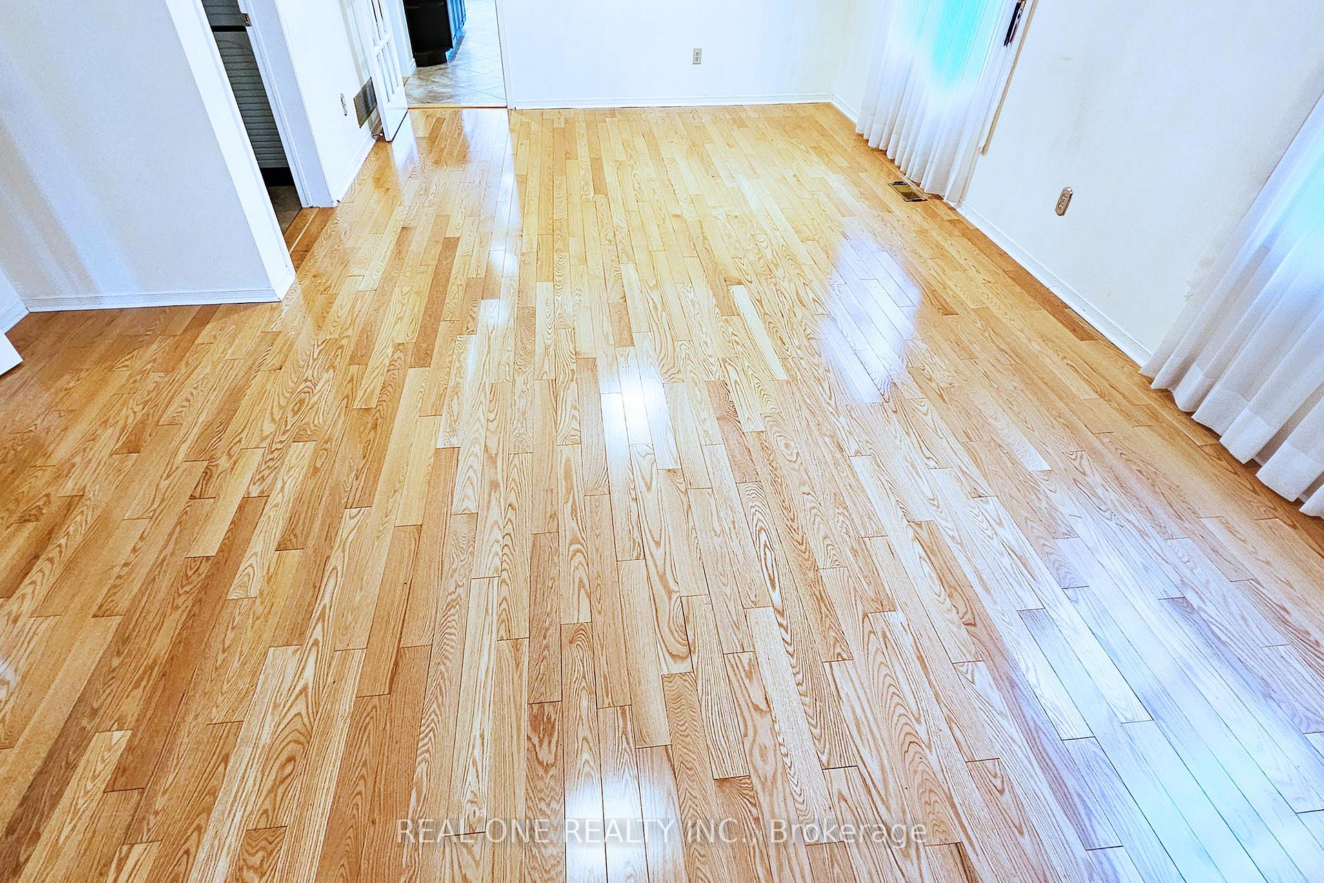 Photo 5 of 25 Bendamere Crescent, Markham, Raymerville — HOMEH
