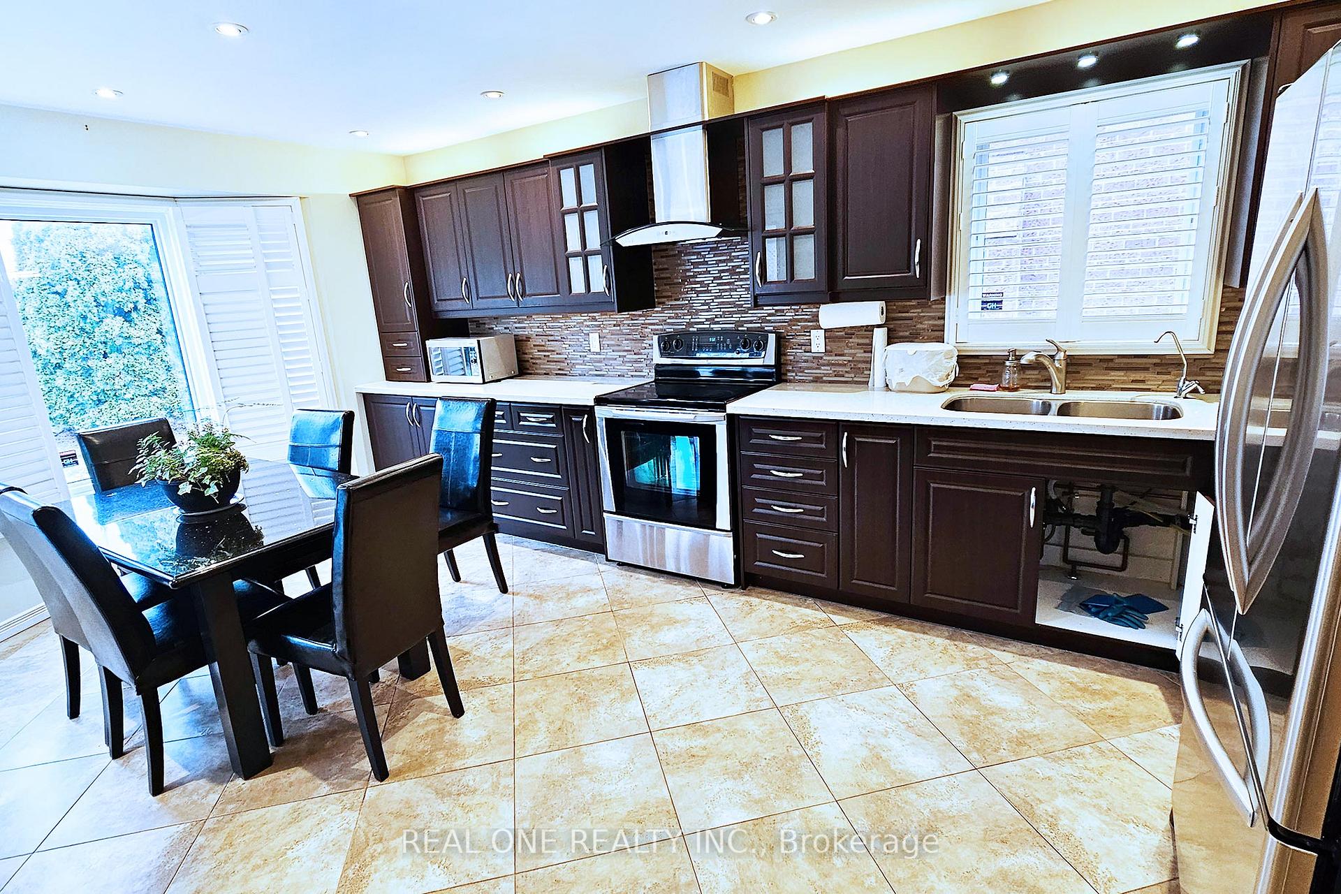 Photo 10 of 25 Bendamere Crescent, Markham, Raymerville — HOMEH