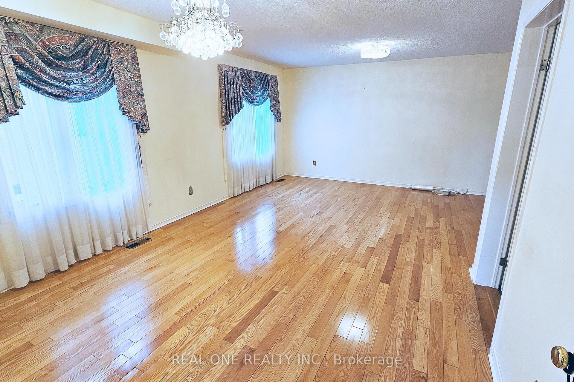 Photo 13 of 25 Bendamere Crescent, Markham, Raymerville — HOMEH