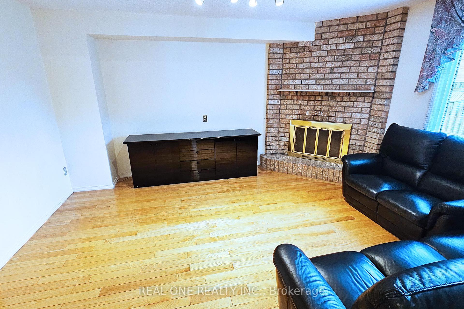 Photo 8 of 25 Bendamere Crescent, Markham, Raymerville — HOMEH