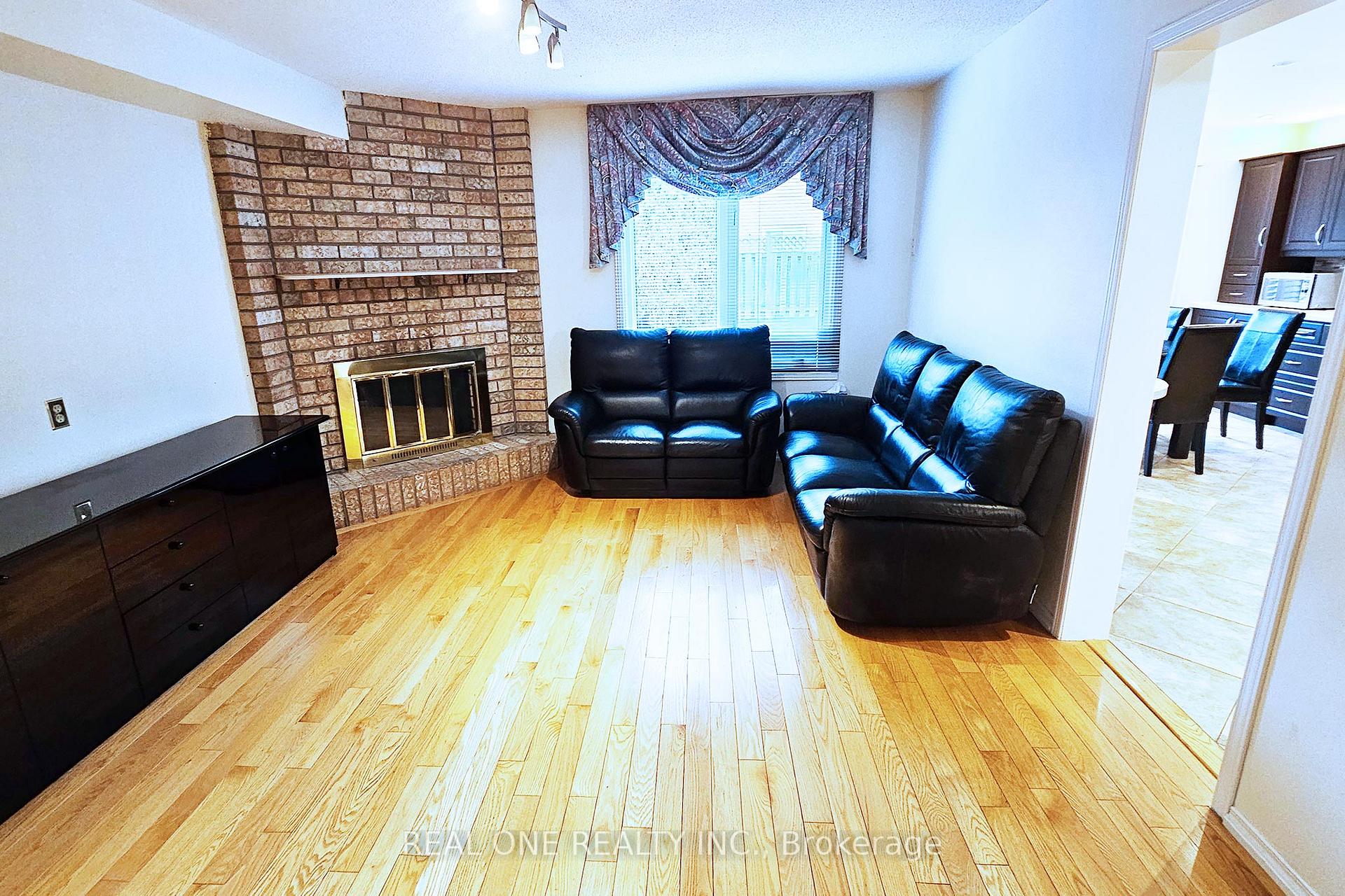 Photo 9 of 25 Bendamere Crescent, Markham, Raymerville — HOMEH