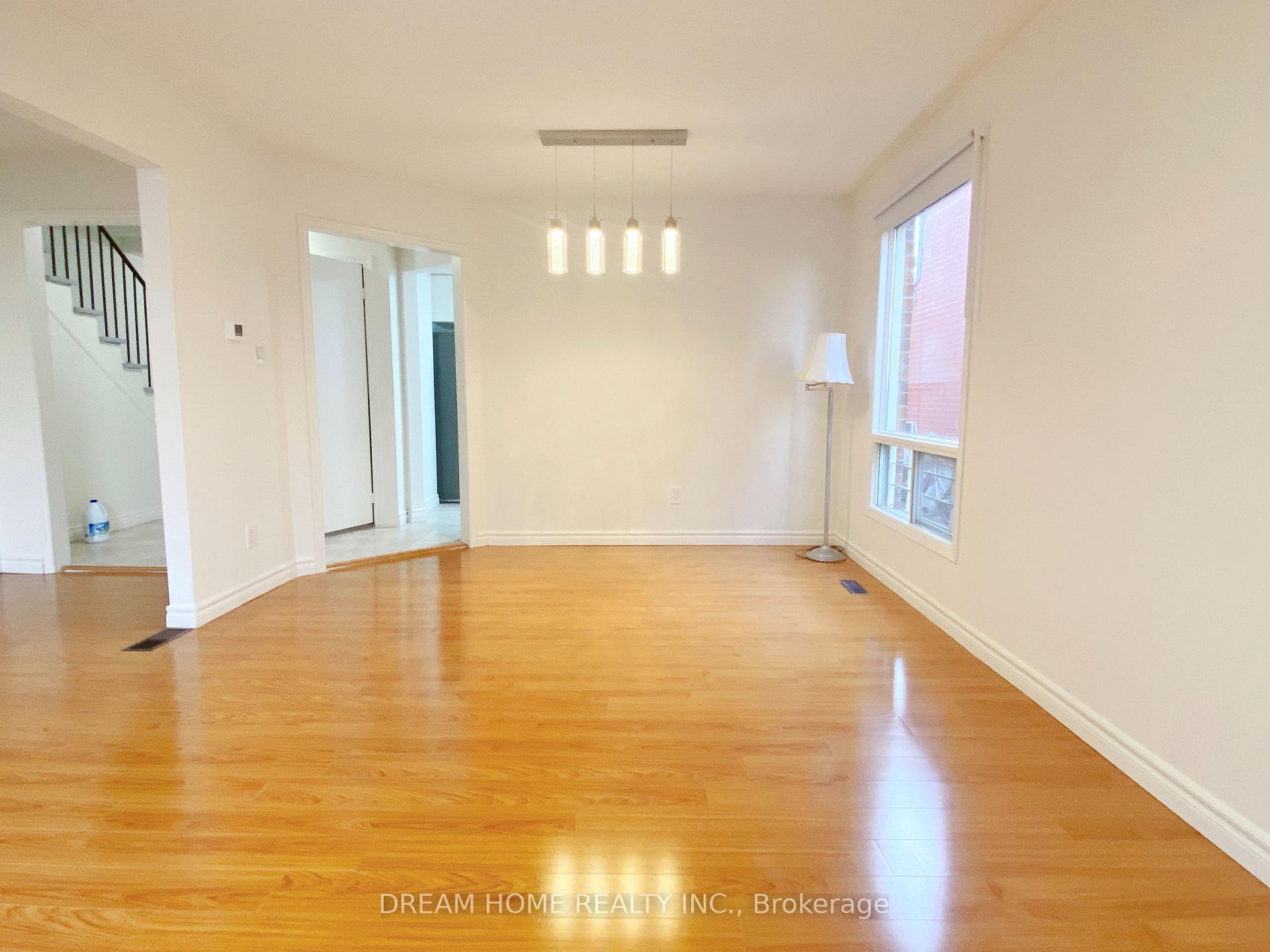 Photo 3 of 68 Hendon Road, Markham, Milliken Mills East — HOMEH