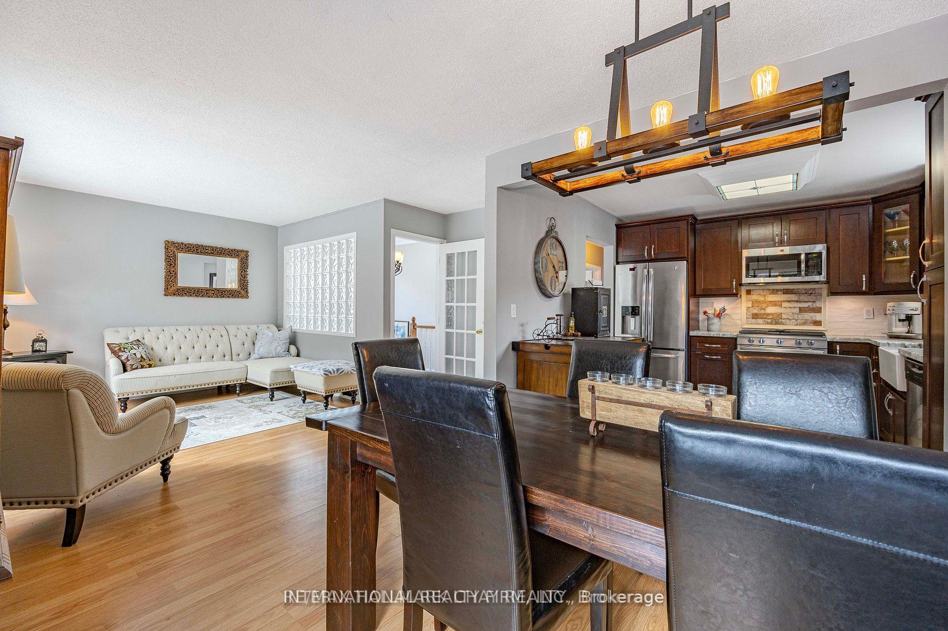 Photo 12 of Unit Main floor unit, 37 Foreht Crescent, Aurora, Aurora Heights — HOMEH