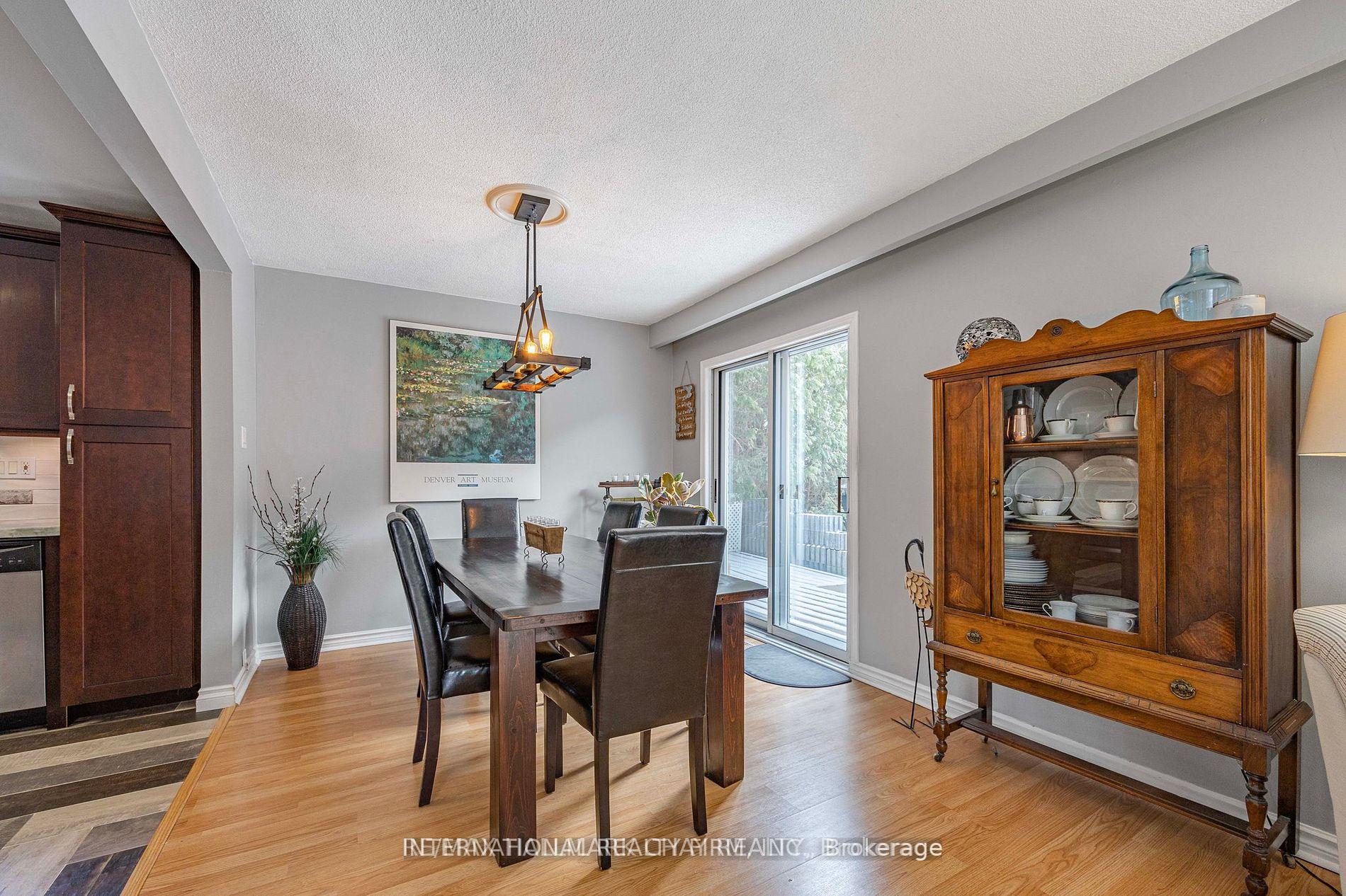 Photo 5 of Unit Main floor unit, 37 Foreht Crescent, Aurora, Aurora Heights — HOMEH