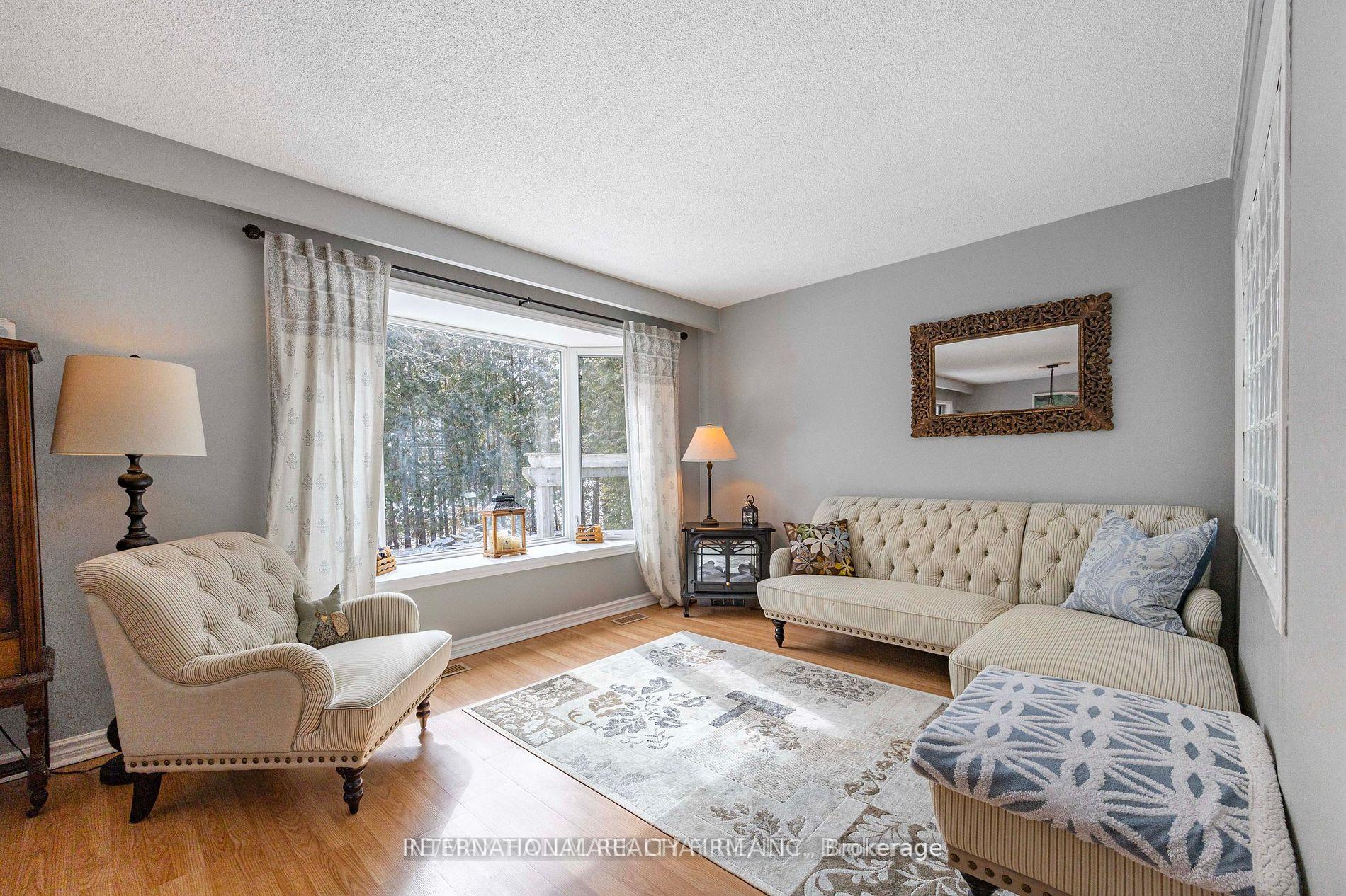 Photo 8 of Unit Main floor unit, 37 Foreht Crescent, Aurora, Aurora Heights — HOMEH