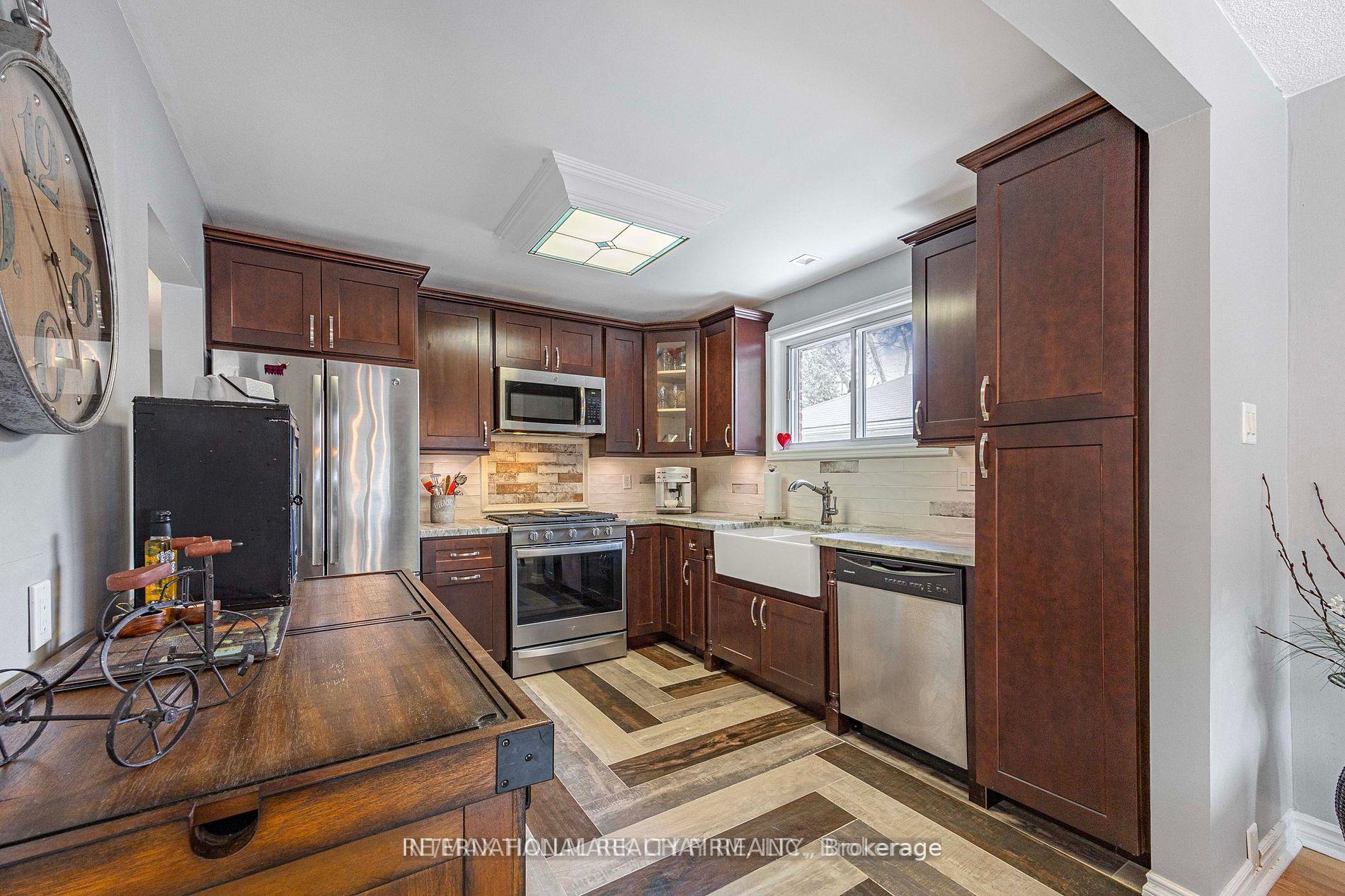 Photo 20 of Unit Main floor unit, 37 Foreht Crescent, Aurora, Aurora Heights — HOMEH