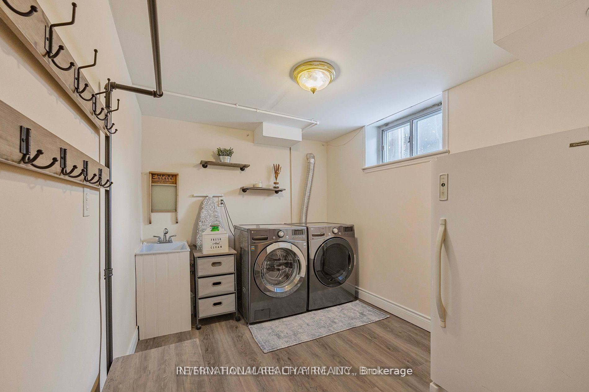 Photo 15 of Unit Main floor unit, 37 Foreht Crescent, Aurora, Aurora Heights — HOMEH