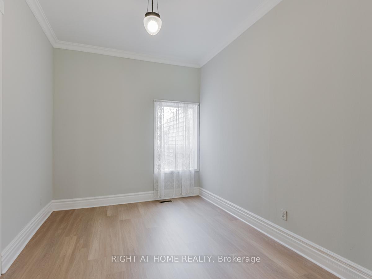Photo 2 of 168 Borden Street, Toronto, University — HOMEH