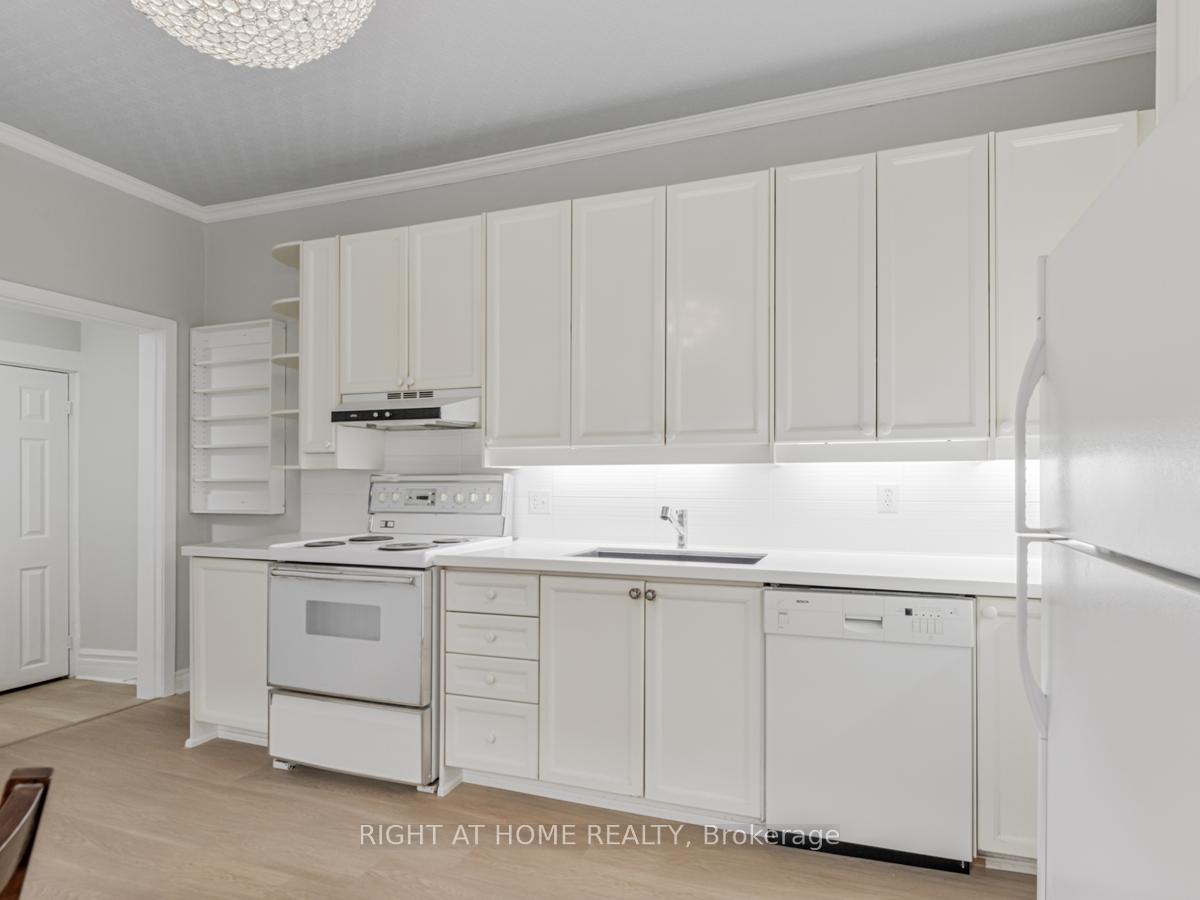 Photo 12 of 168 Borden Street, Toronto, University — HOMEH