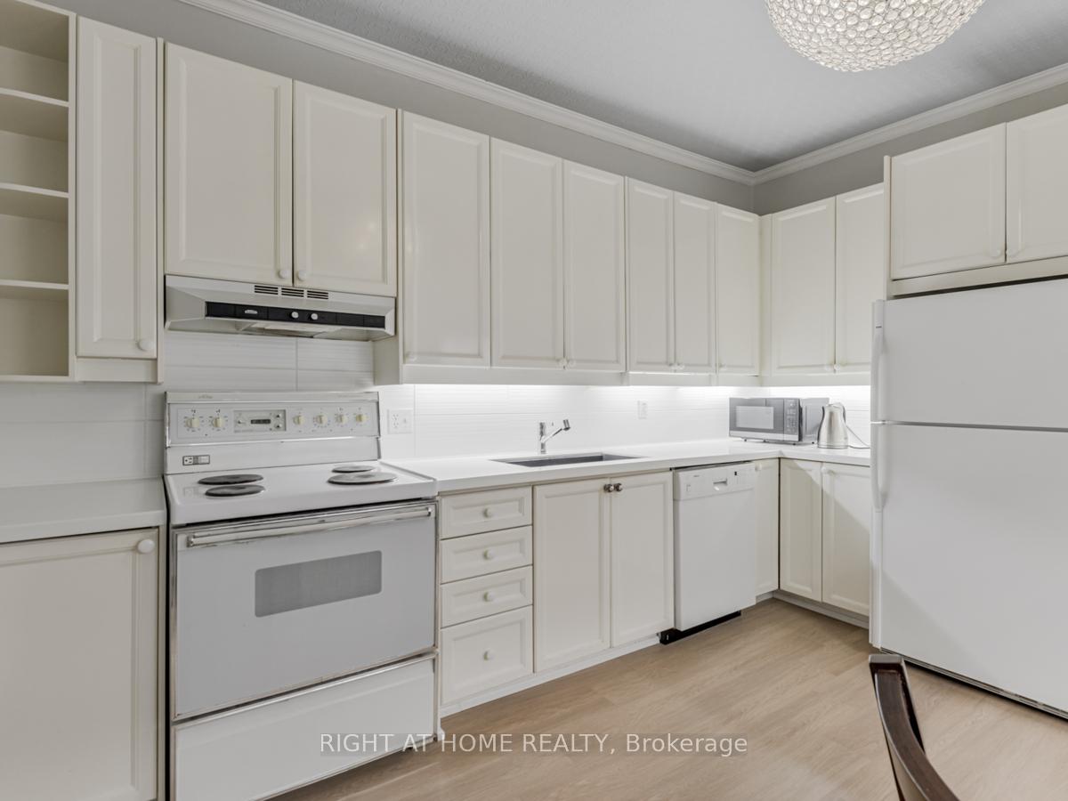 Photo 7 of 168 Borden Street, Toronto, University — HOMEH