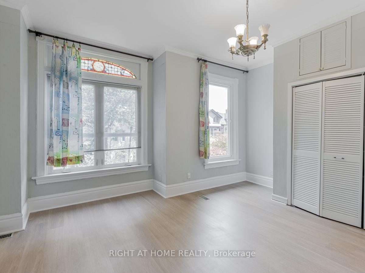 Photo 5 of 168 Borden Street, Toronto, University — HOMEH