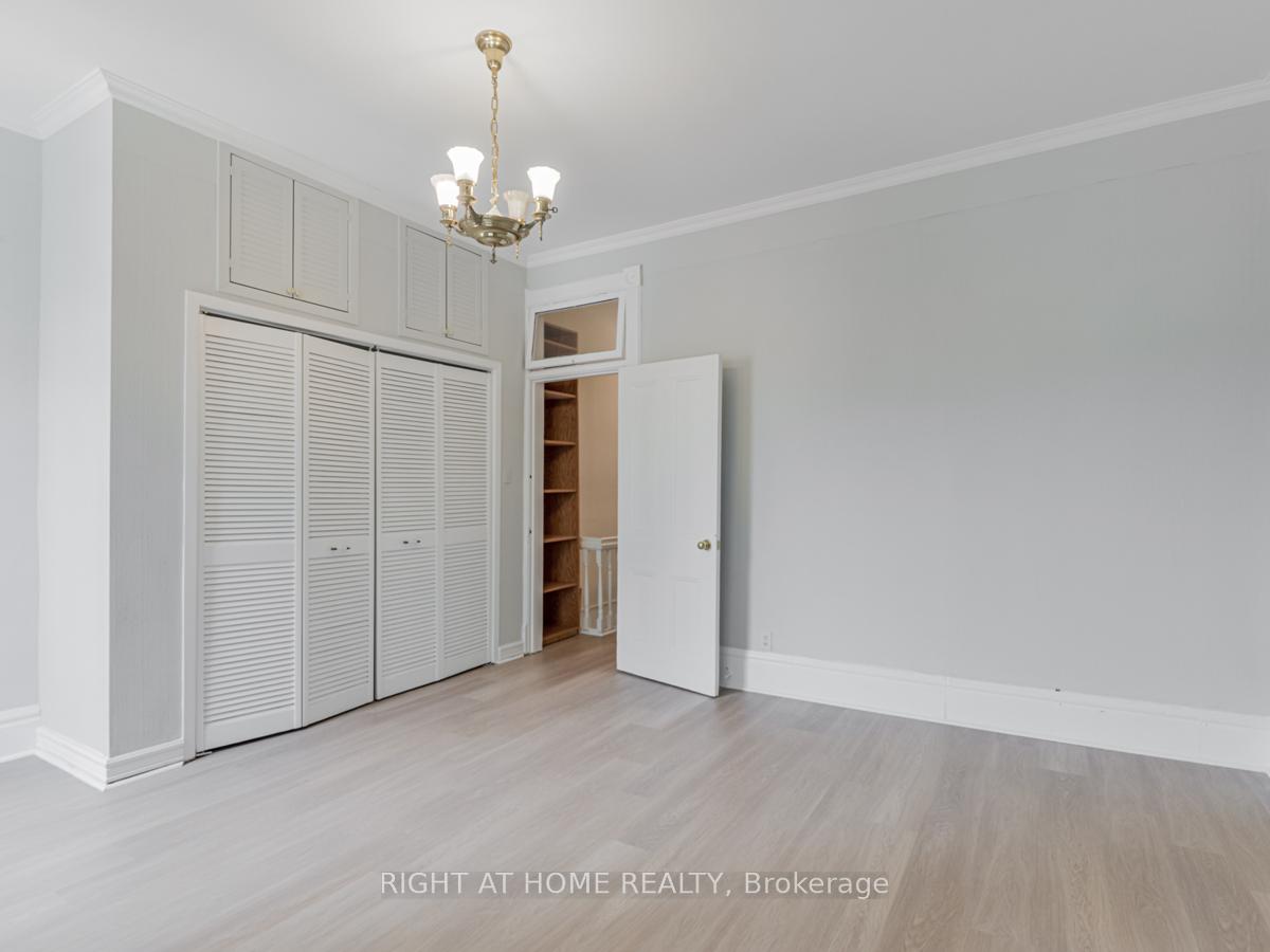 Photo 13 of 168 Borden Street, Toronto, University — HOMEH
