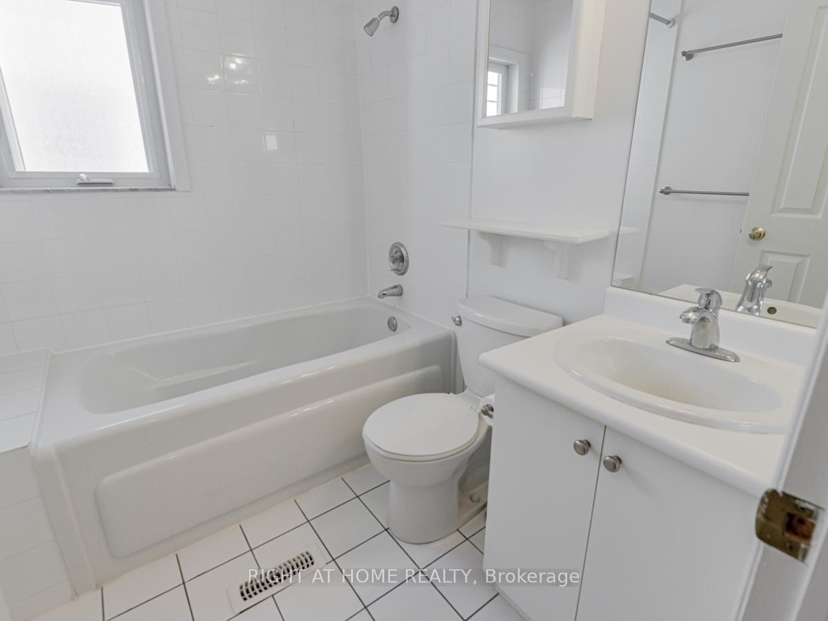 Photo 10 of 168 Borden Street, Toronto, University — HOMEH