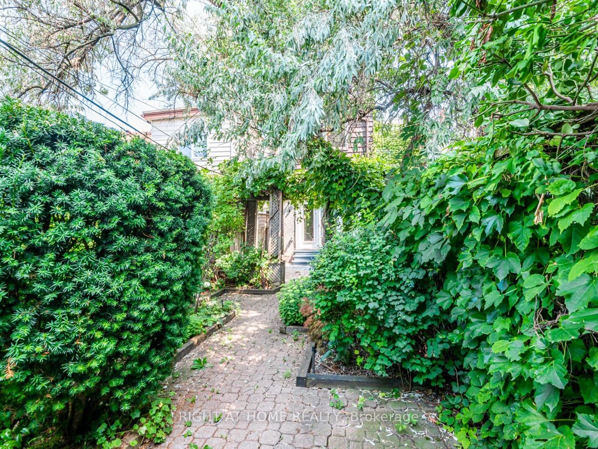 Photo 23 of 168 Borden Street, Toronto, University — HOMEH