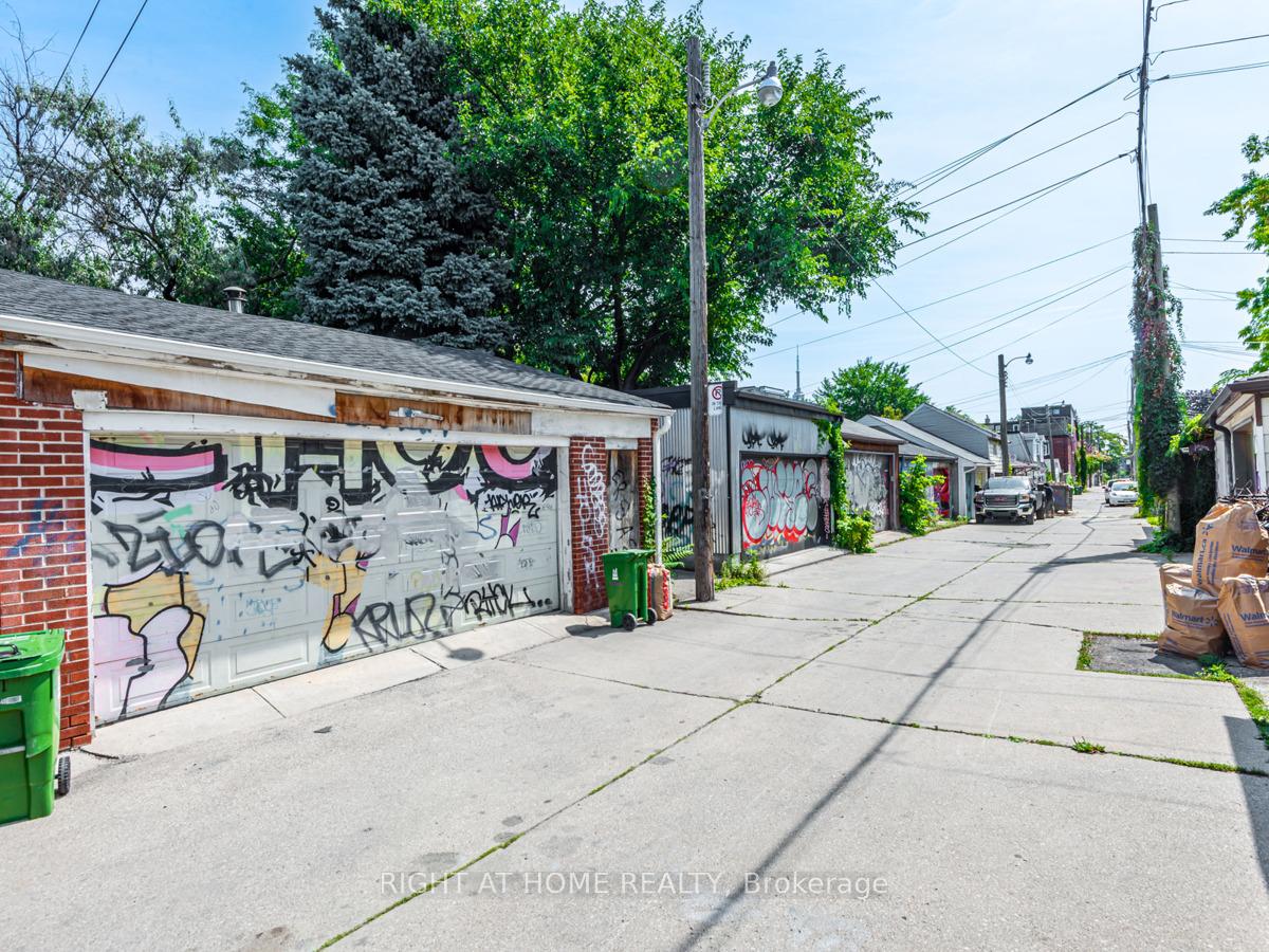 Photo 21 of 168 Borden Street, Toronto, University — HOMEH