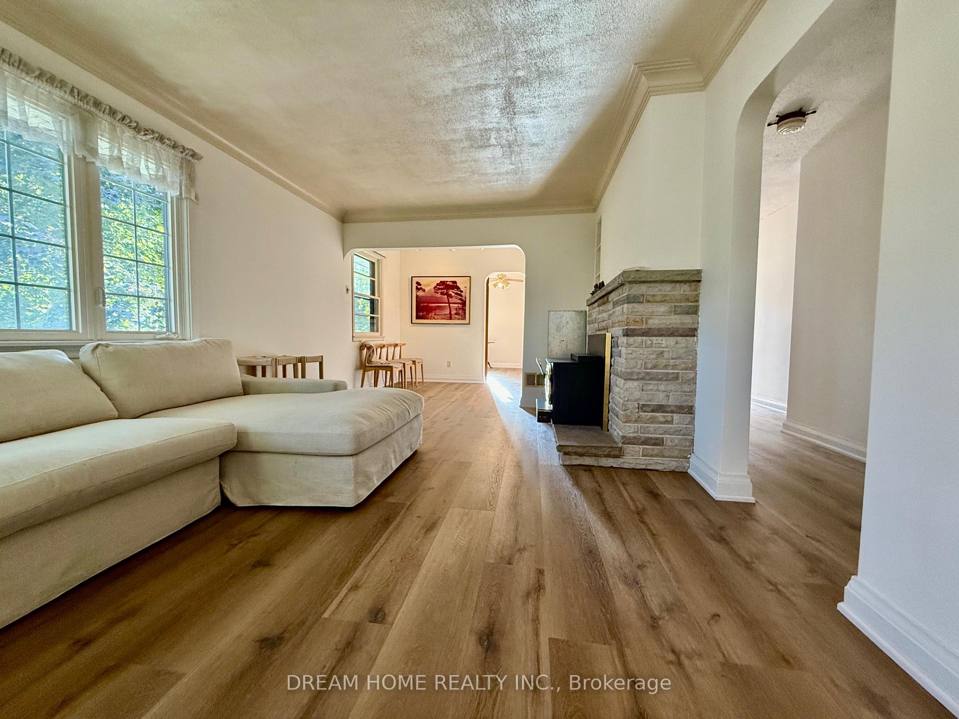 Photo 2 of 32 Davidson Drive, Vaughan, Islington Woods — HOMEH