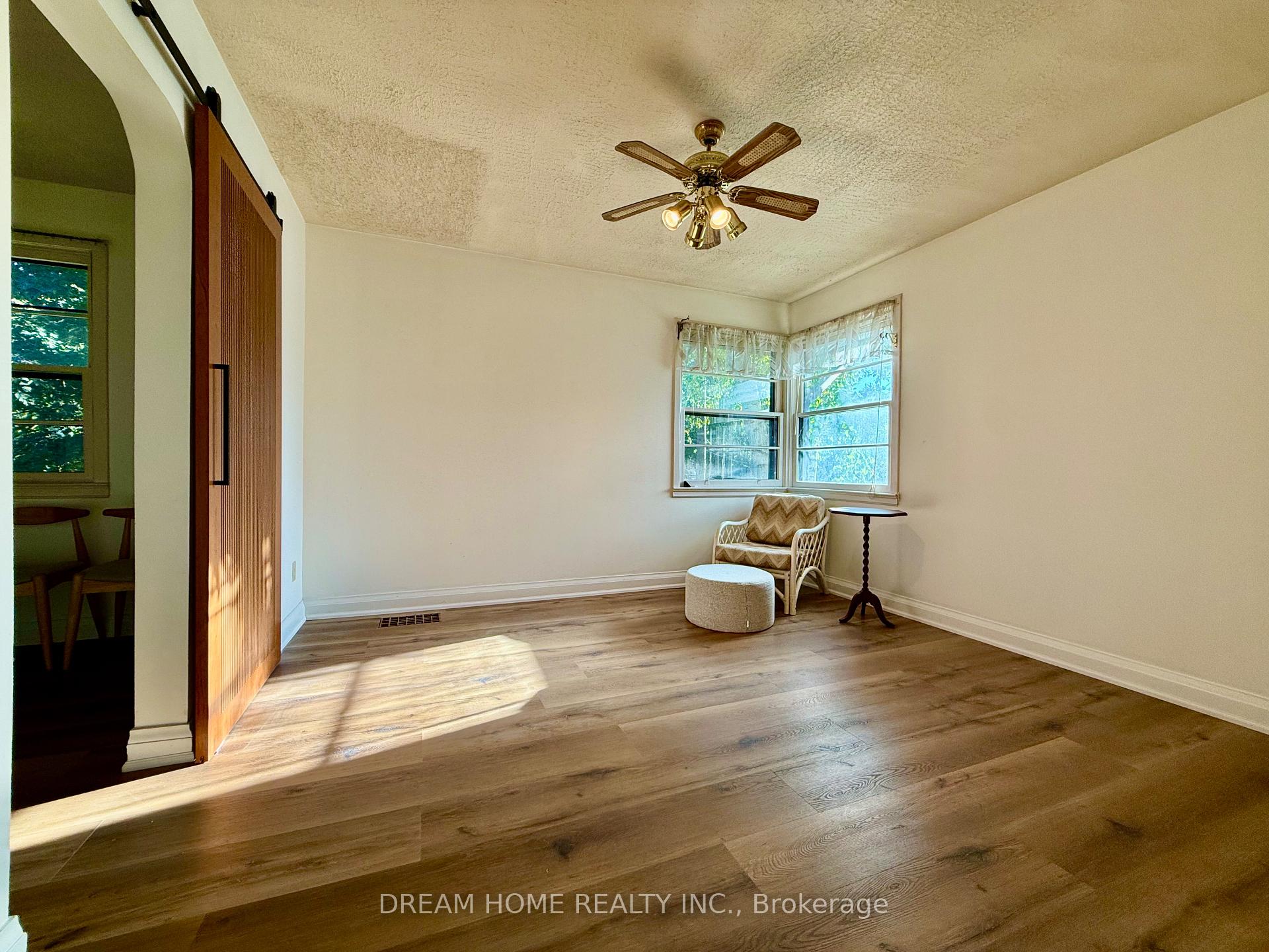 Photo 3 of 32 Davidson Drive, Vaughan, Islington Woods — HOMEH