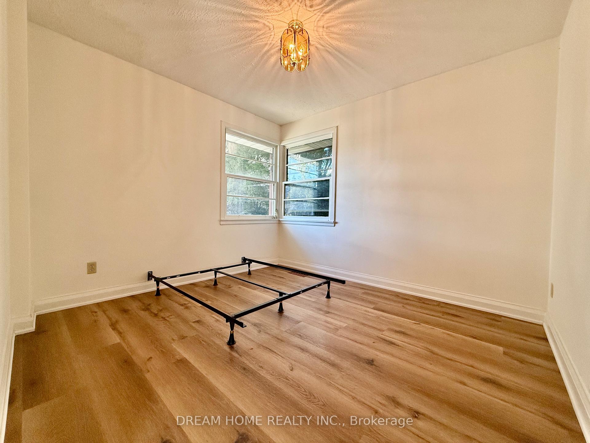 Photo 4 of 32 Davidson Drive, Vaughan, Islington Woods — HOMEH
