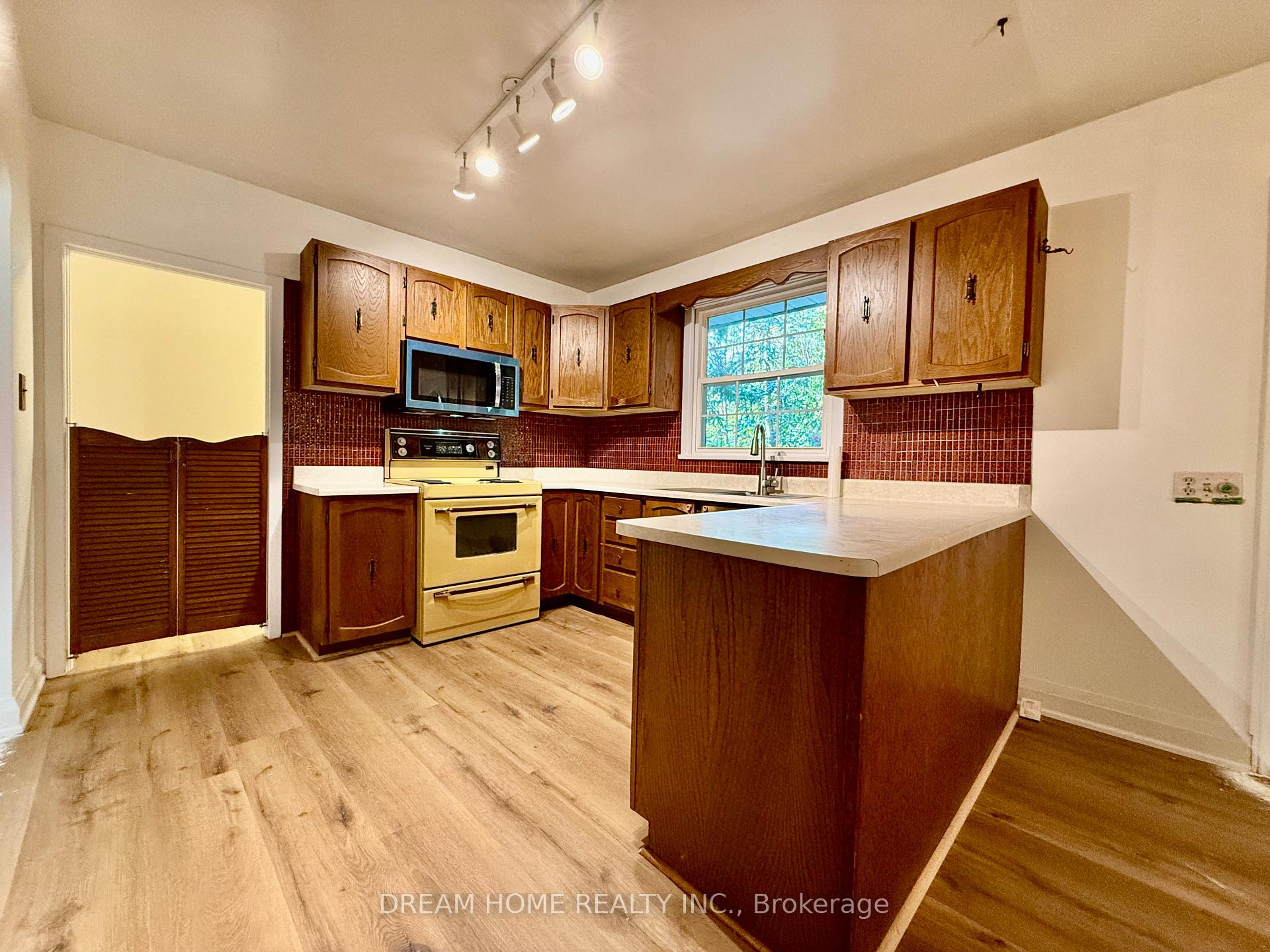 Photo 5 of 32 Davidson Drive, Vaughan, Islington Woods — HOMEH