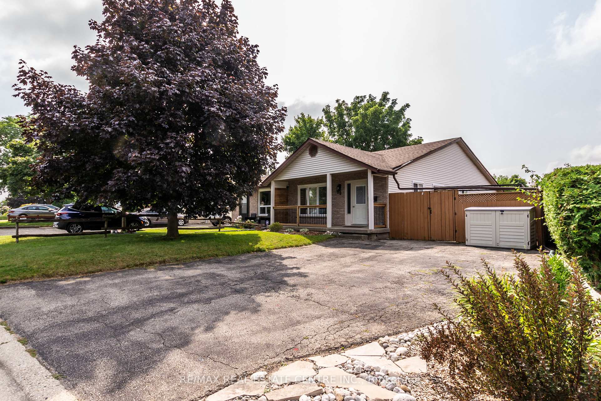 Photo 20 of Unit B, 99 Nickolas Crescent, Cambridge — HOMEH