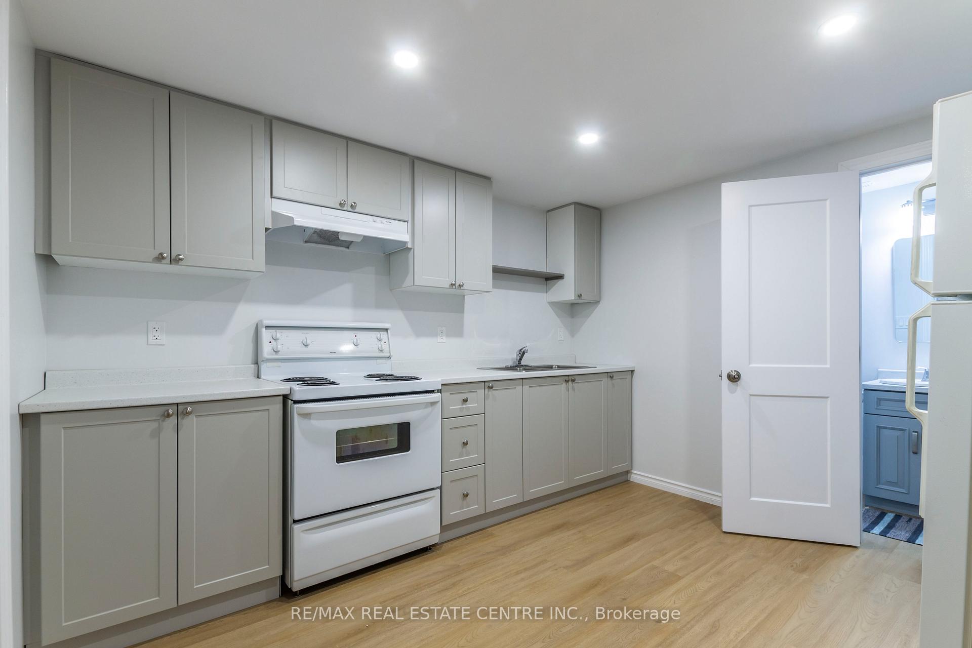 Photo 3 of Unit B, 99 Nickolas Crescent, Cambridge — HOMEH