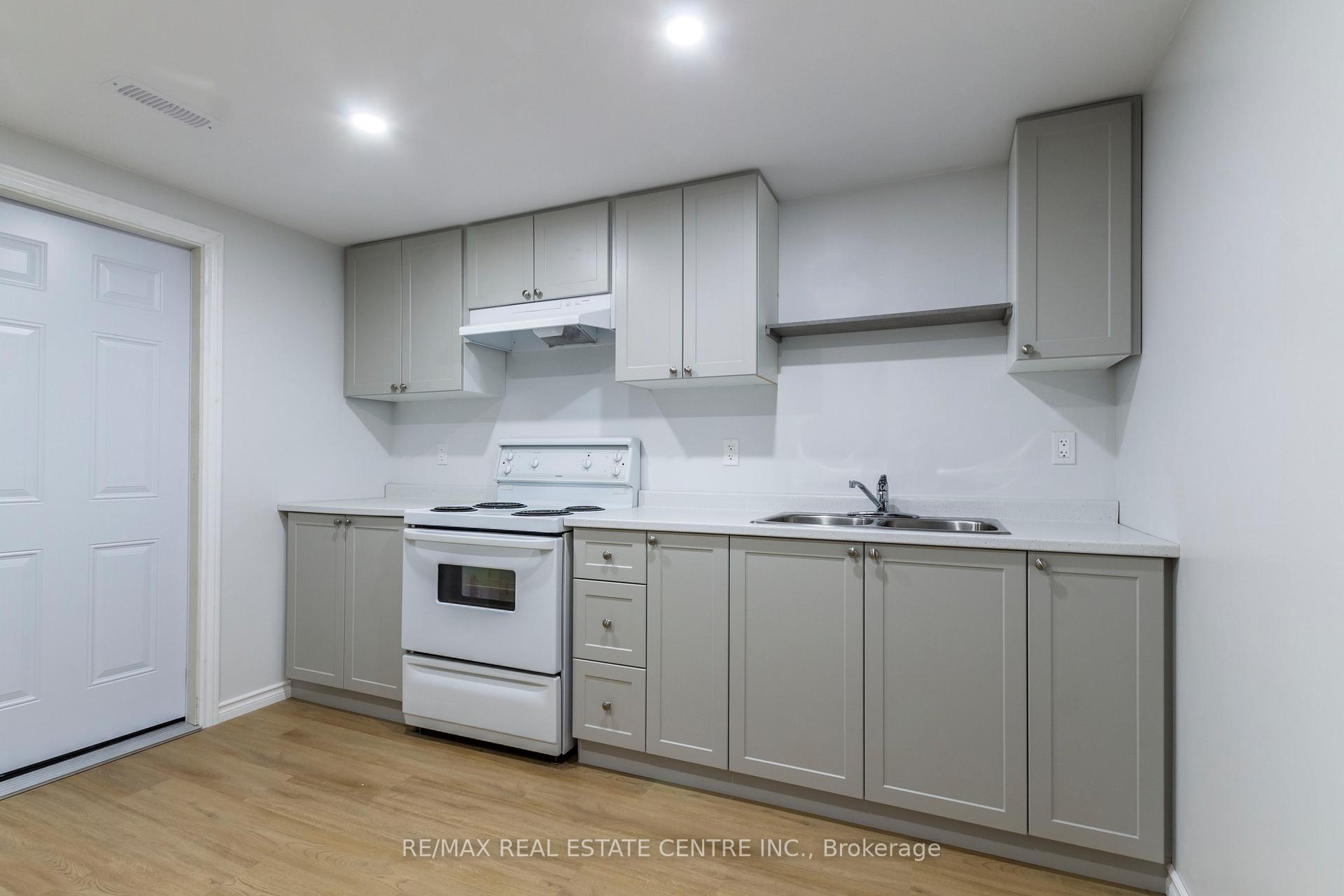 Photo 12 of Unit B, 99 Nickolas Crescent, Cambridge — HOMEH