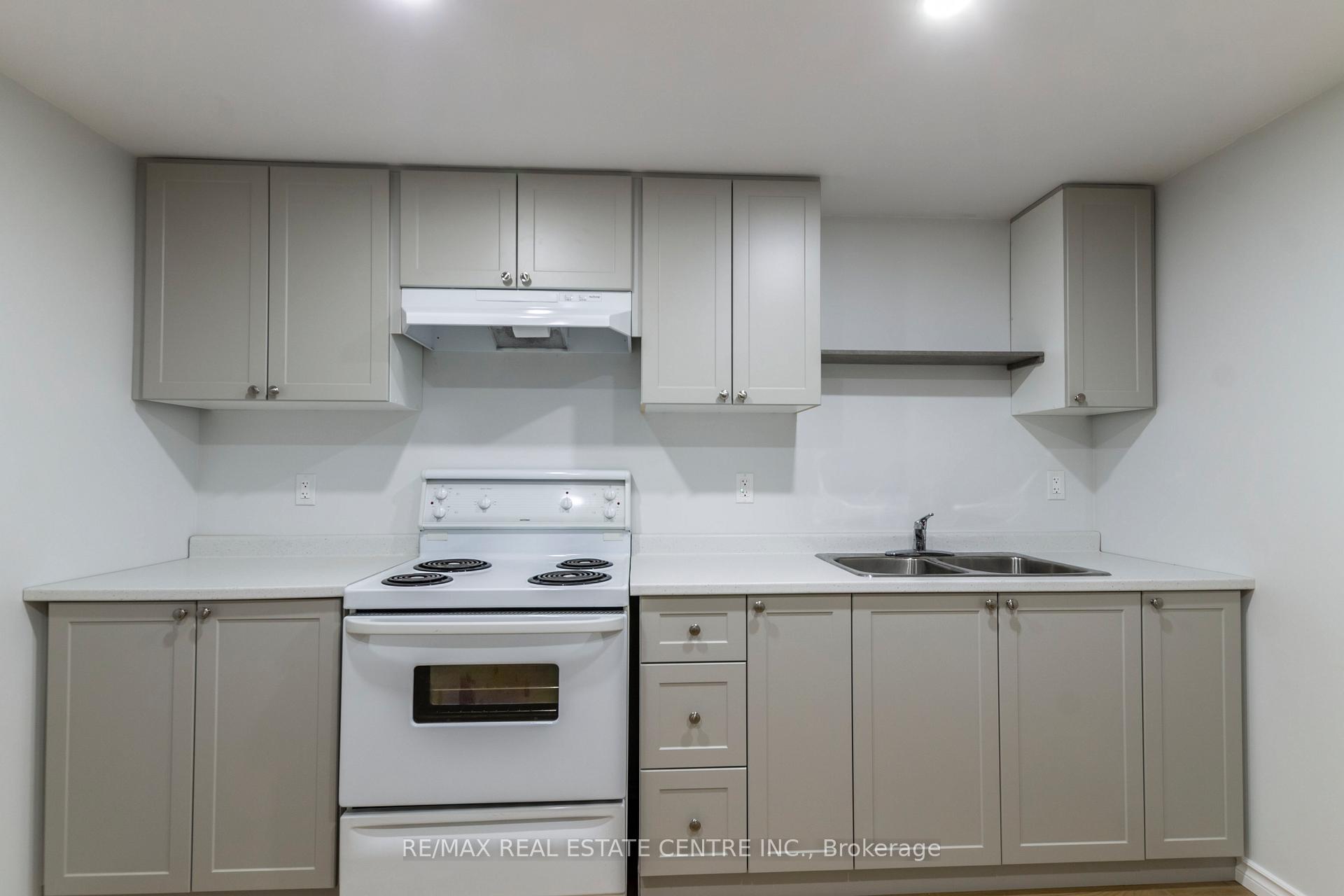 Photo 6 of Unit B, 99 Nickolas Crescent, Cambridge — HOMEH