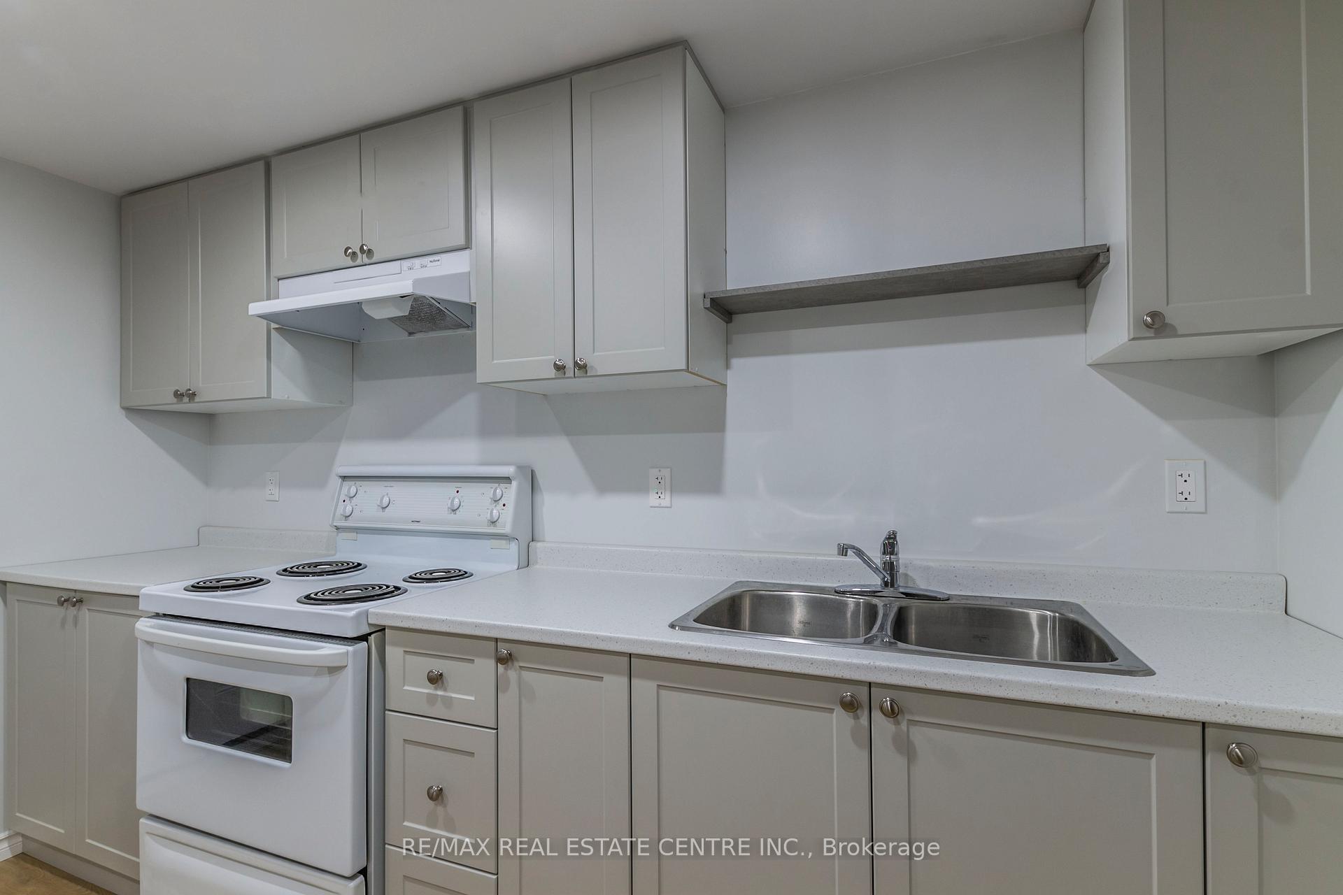 Photo 15 of Unit B, 99 Nickolas Crescent, Cambridge — HOMEH