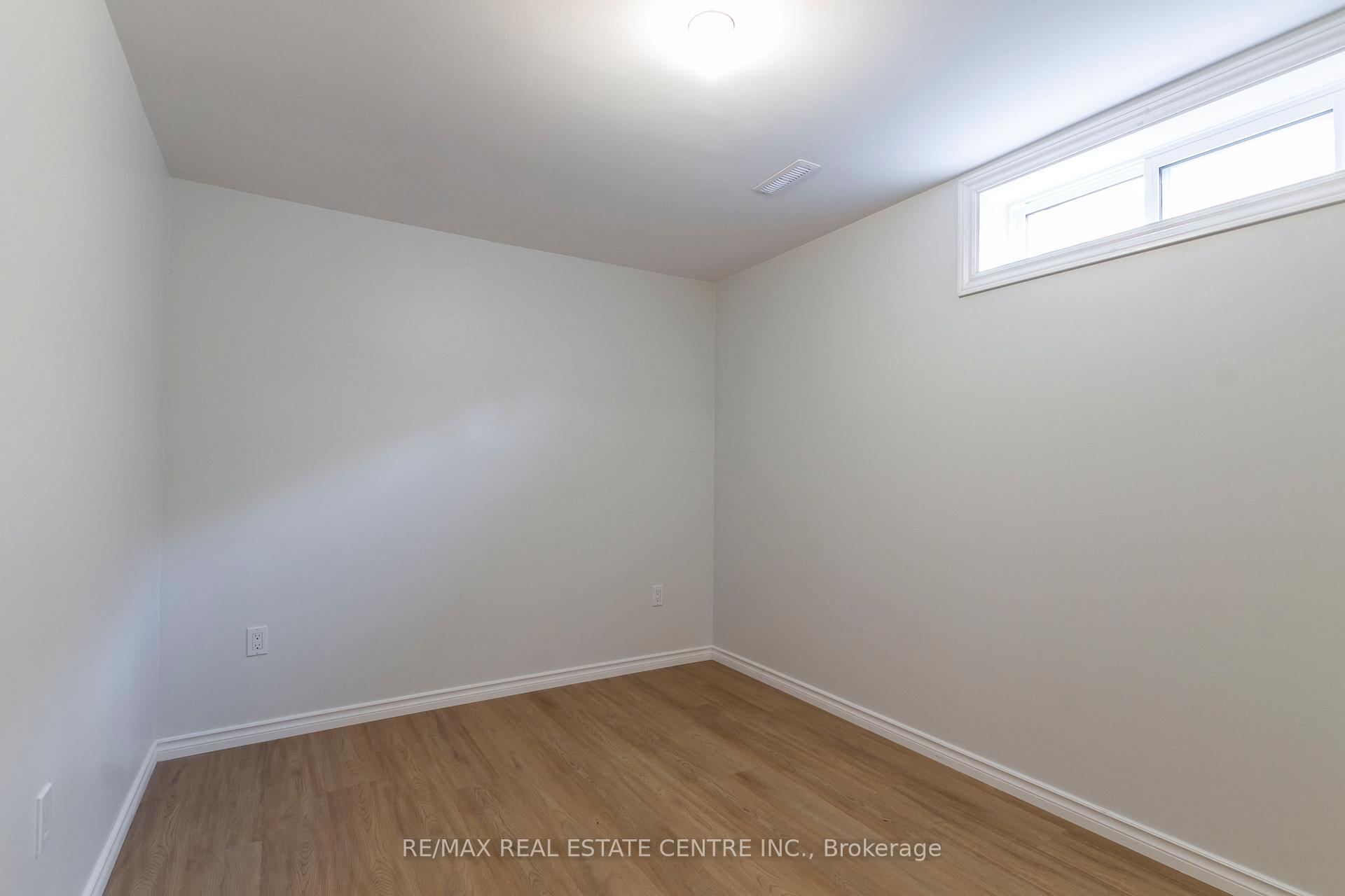 Photo 18 of Unit B, 99 Nickolas Crescent, Cambridge — HOMEH