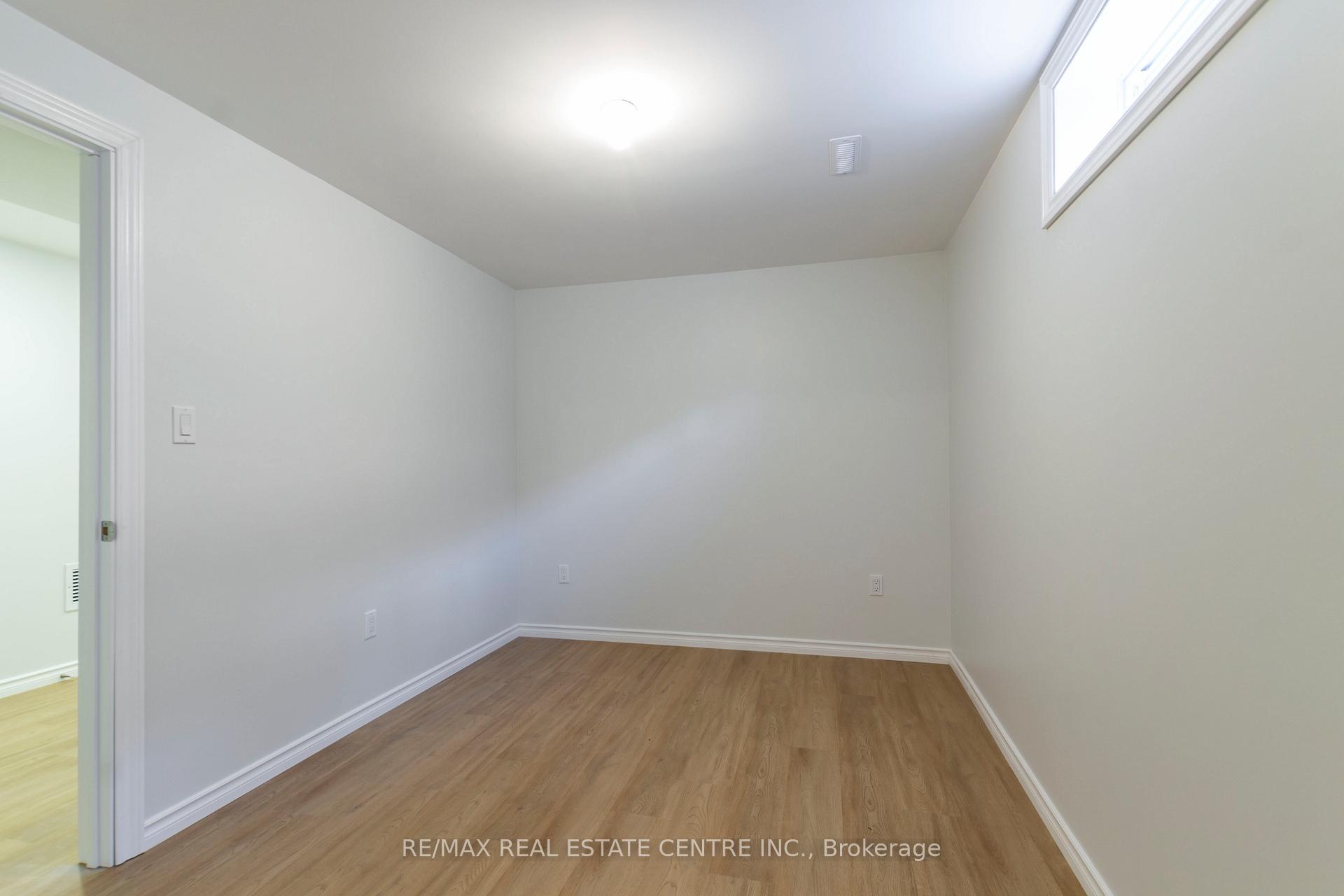 Photo 2 of Unit B, 99 Nickolas Crescent, Cambridge — HOMEH