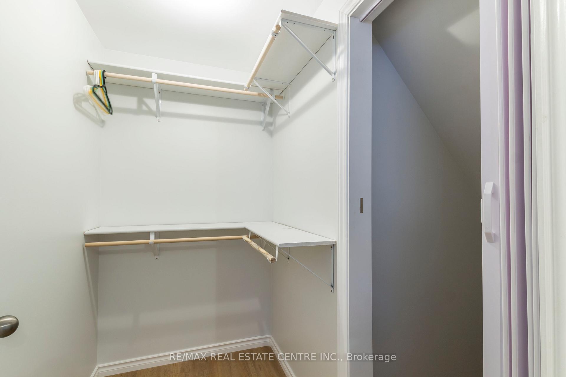 Photo 11 of Unit B, 99 Nickolas Crescent, Cambridge — HOMEH