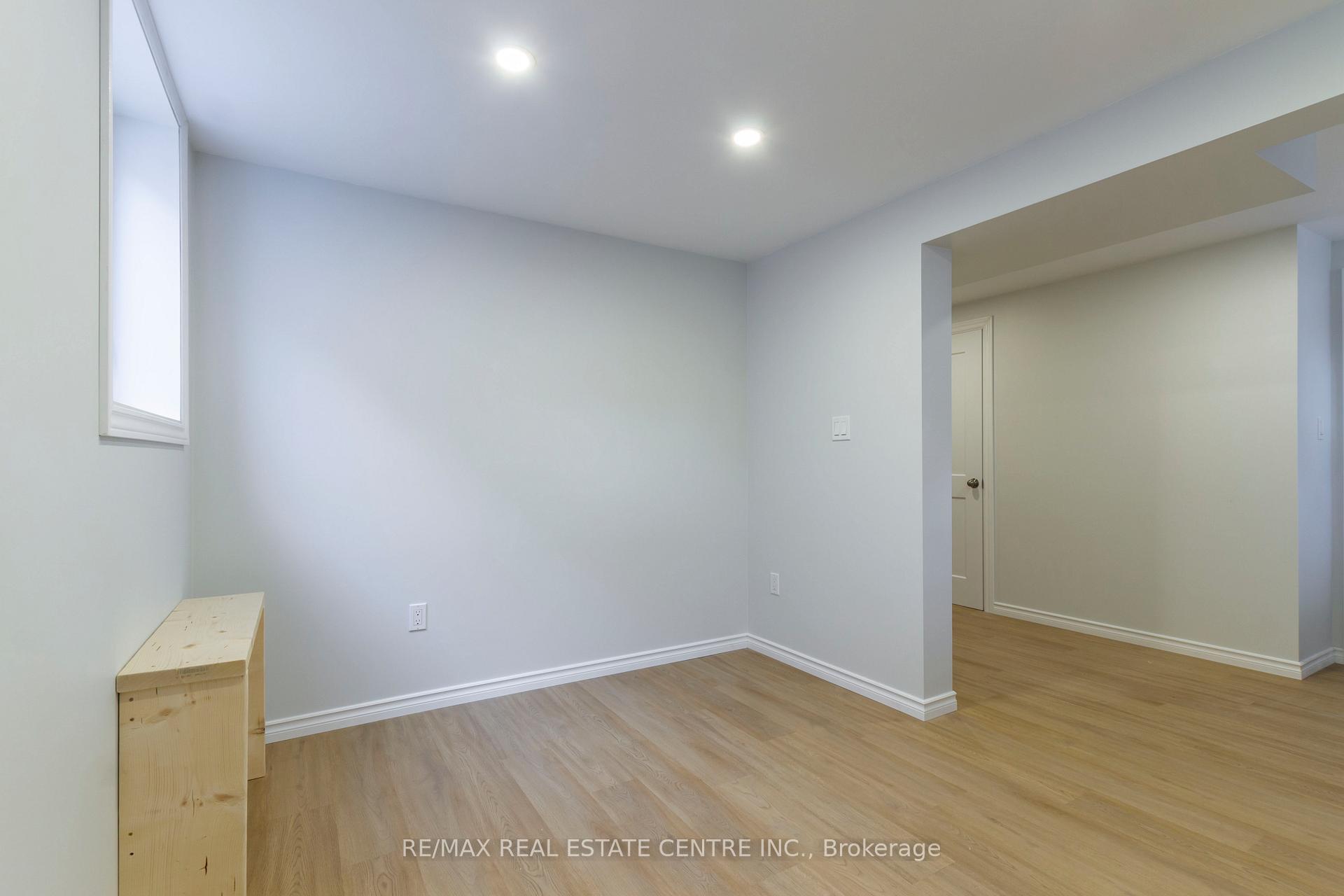 Photo 5 of Unit B, 99 Nickolas Crescent, Cambridge — HOMEH