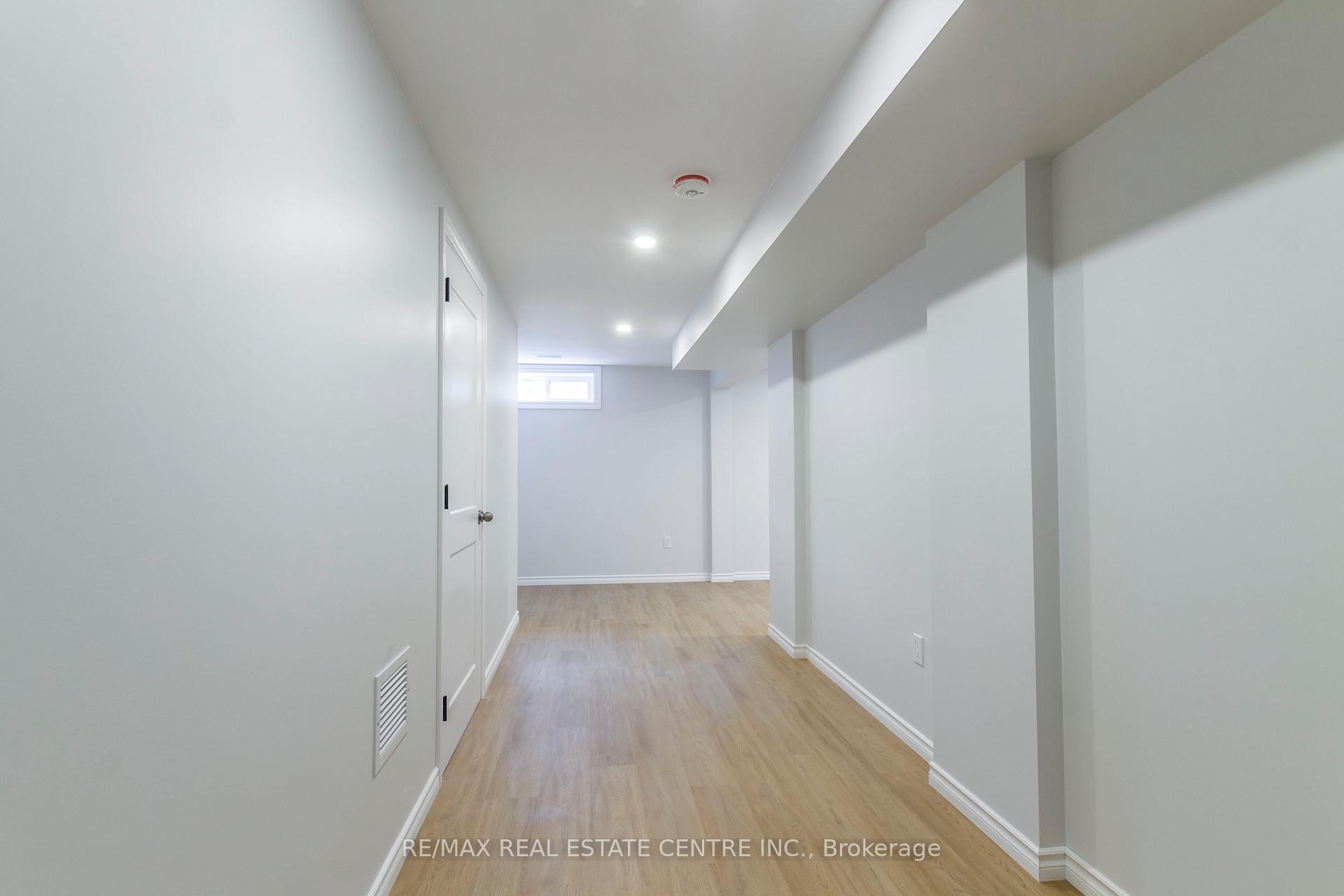 Photo 17 of Unit B, 99 Nickolas Crescent, Cambridge — HOMEH