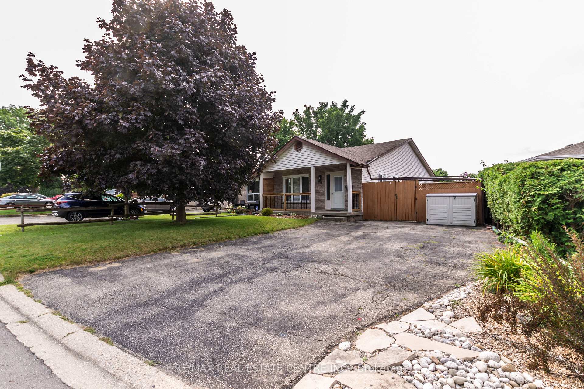 Photo 23 of Unit B, 99 Nickolas Crescent, Cambridge — HOMEH