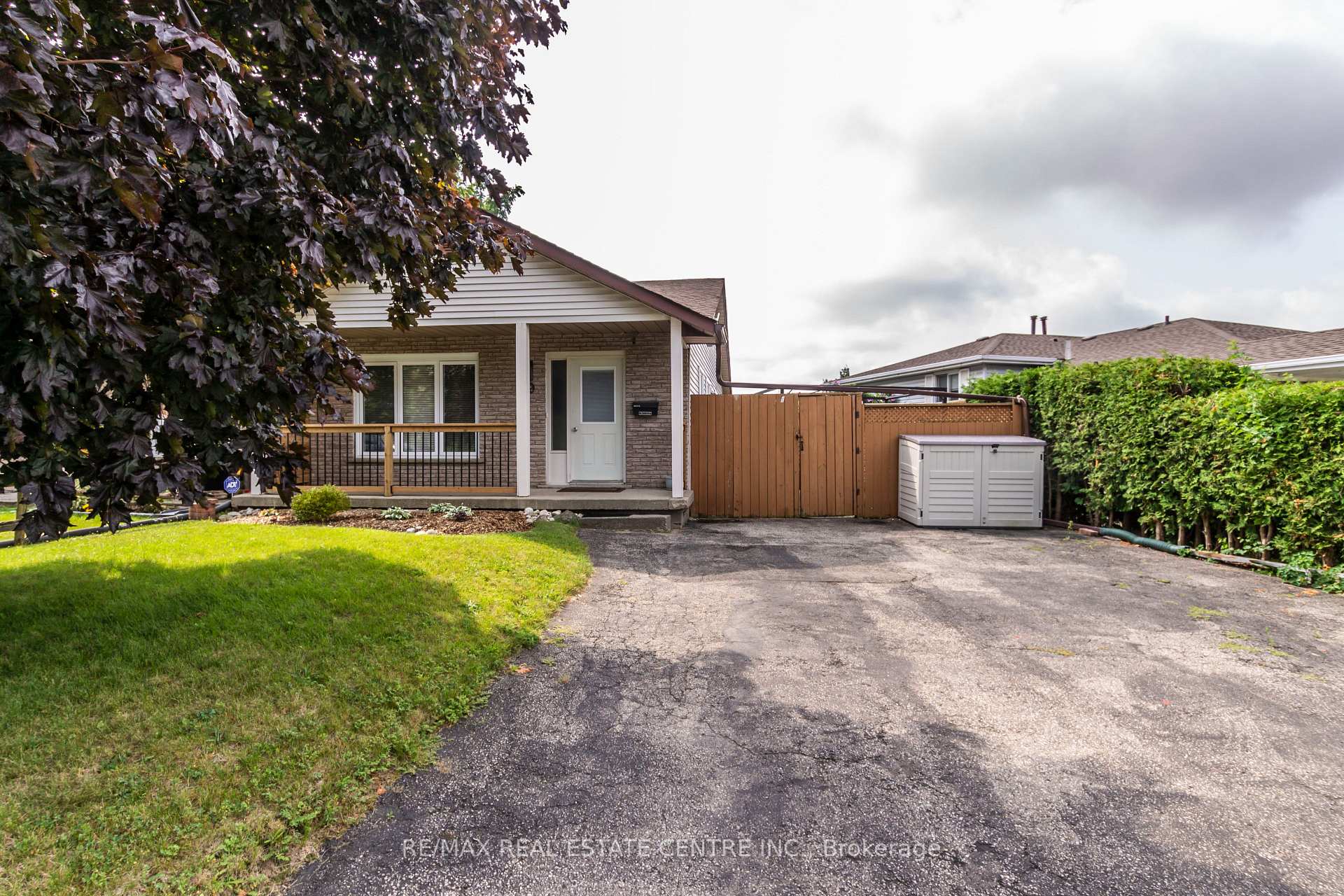 Photo 26 of Unit B, 99 Nickolas Crescent, Cambridge — HOMEH