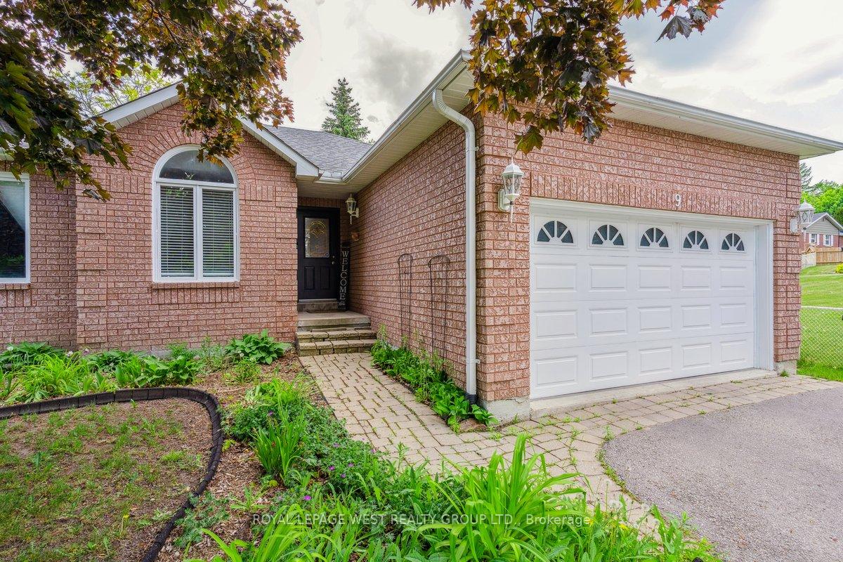 Photo 2 of 9 Webb Street, Barrie, Painswick North — HOMEH