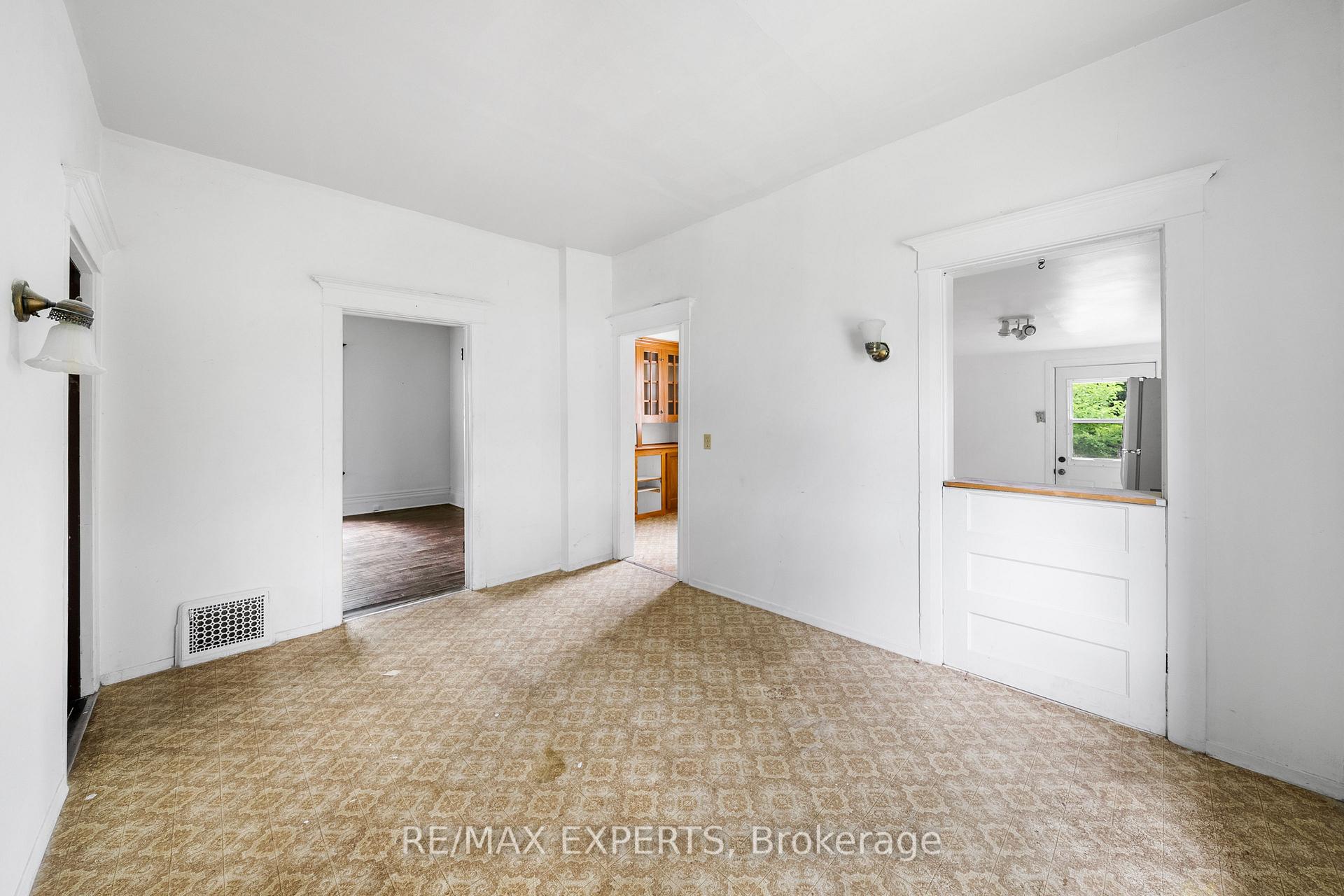 Photo 3 of 54 Tiffin Street, Barrie, Allandale Centre — HOMEH