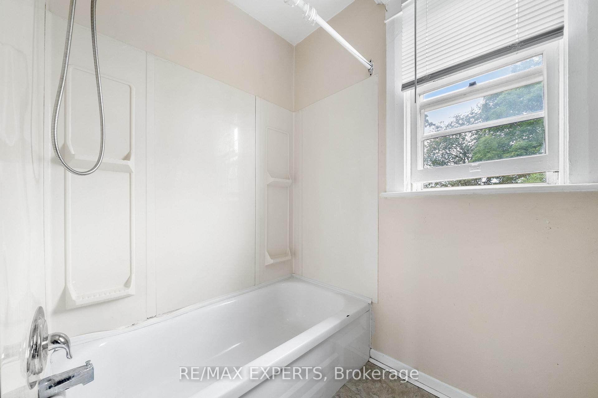 Photo 16 of 54 Tiffin Street, Barrie, Allandale Centre — HOMEH