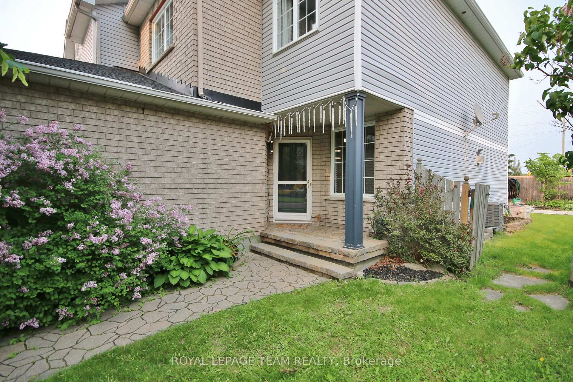 Photo 7 of 39 Foxden Place, Ottawa, Hunt Club Park — HOMEH