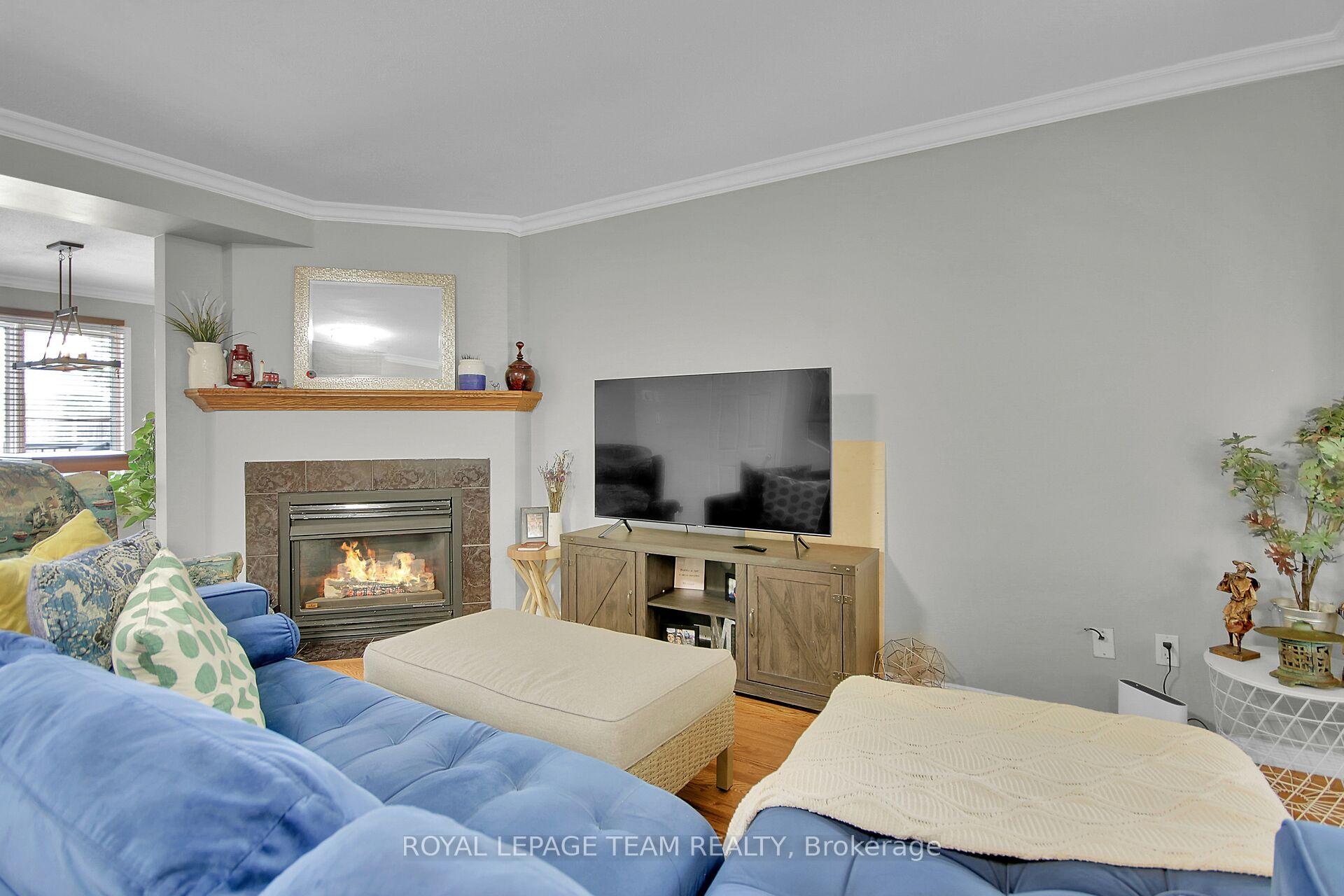 Photo 3 of 39 Foxden Place, Ottawa, Hunt Club Park — HOMEH