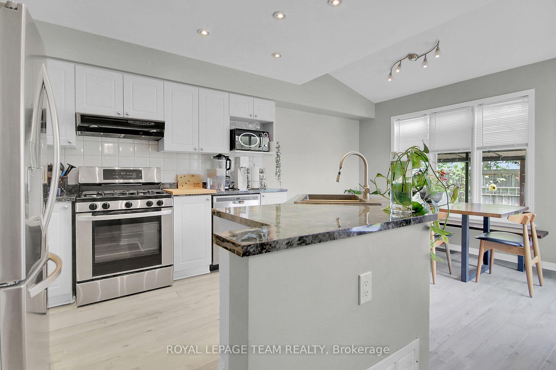 Photo 43 of 39 Foxden Place, Ottawa, Hunt Club Park — HOMEH